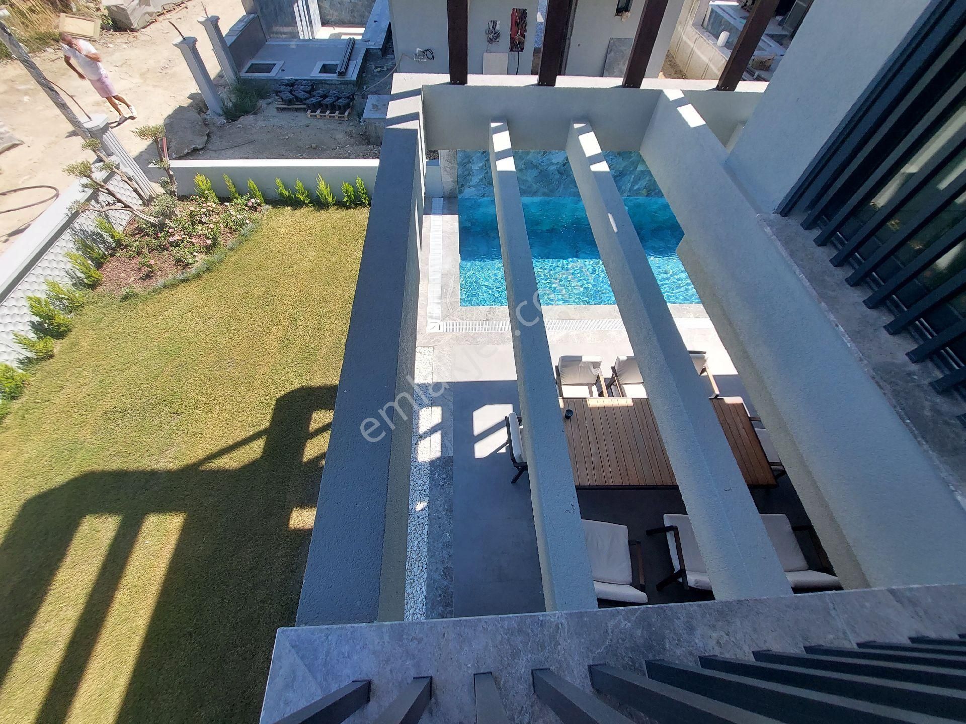 Kuşadasında Plaja Yakın Özel Havuzlu Tek Müstakil 4+1 Sıfır Villa - Görsel 14