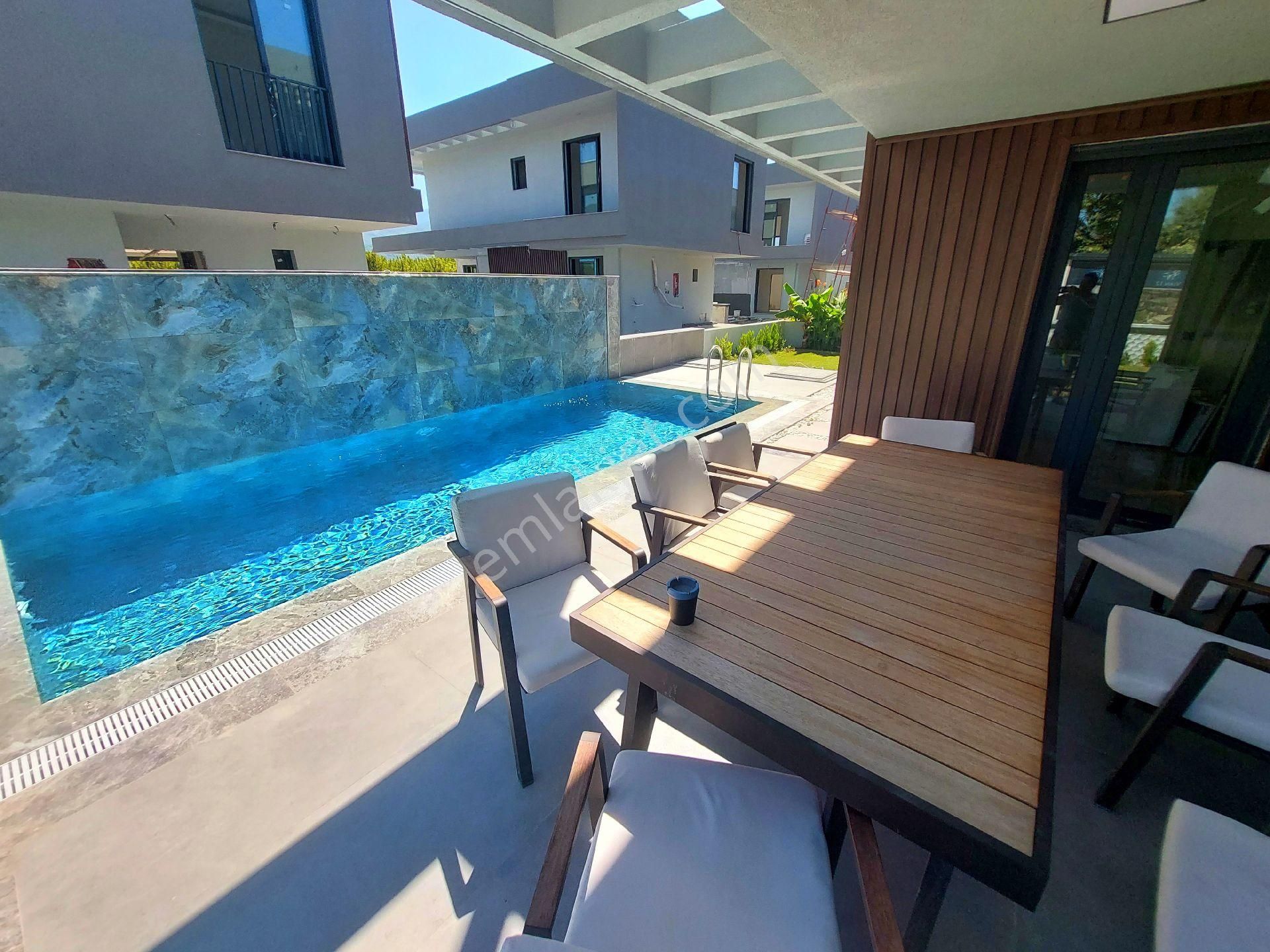 Kuşadasında Plaja Yakın Özel Havuzlu Tek Müstakil 4+1 Sıfır Villa - Görsel 3