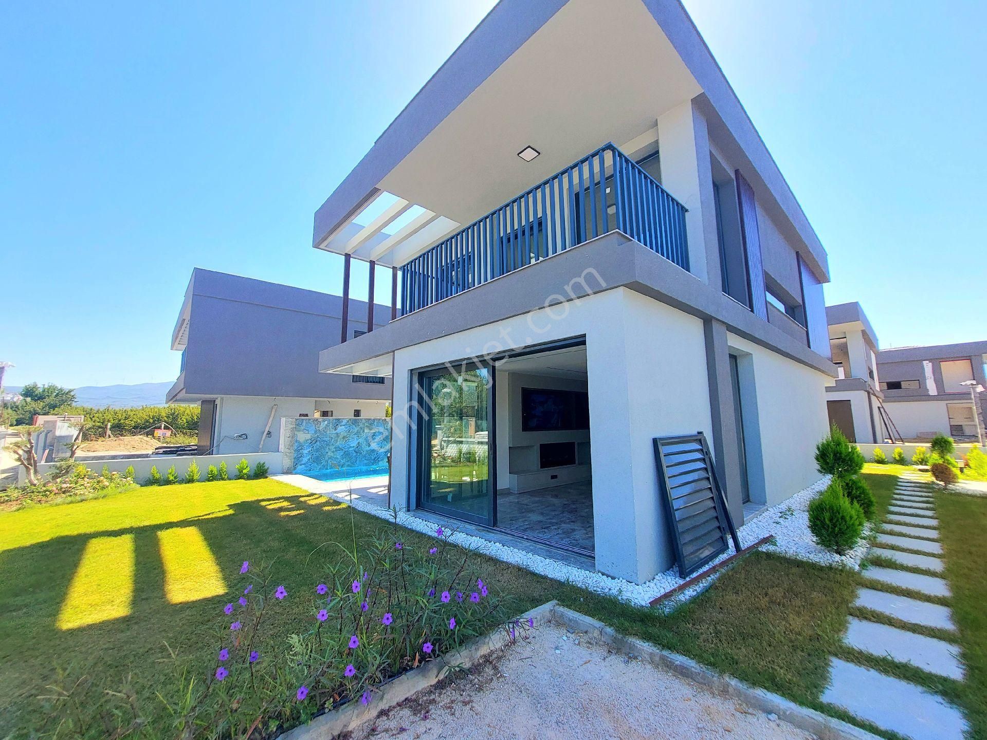 Kuşadasında Plaja Yakın Özel Havuzlu Tek Müstakil 4+1 Sıfır Villa - Görsel 7