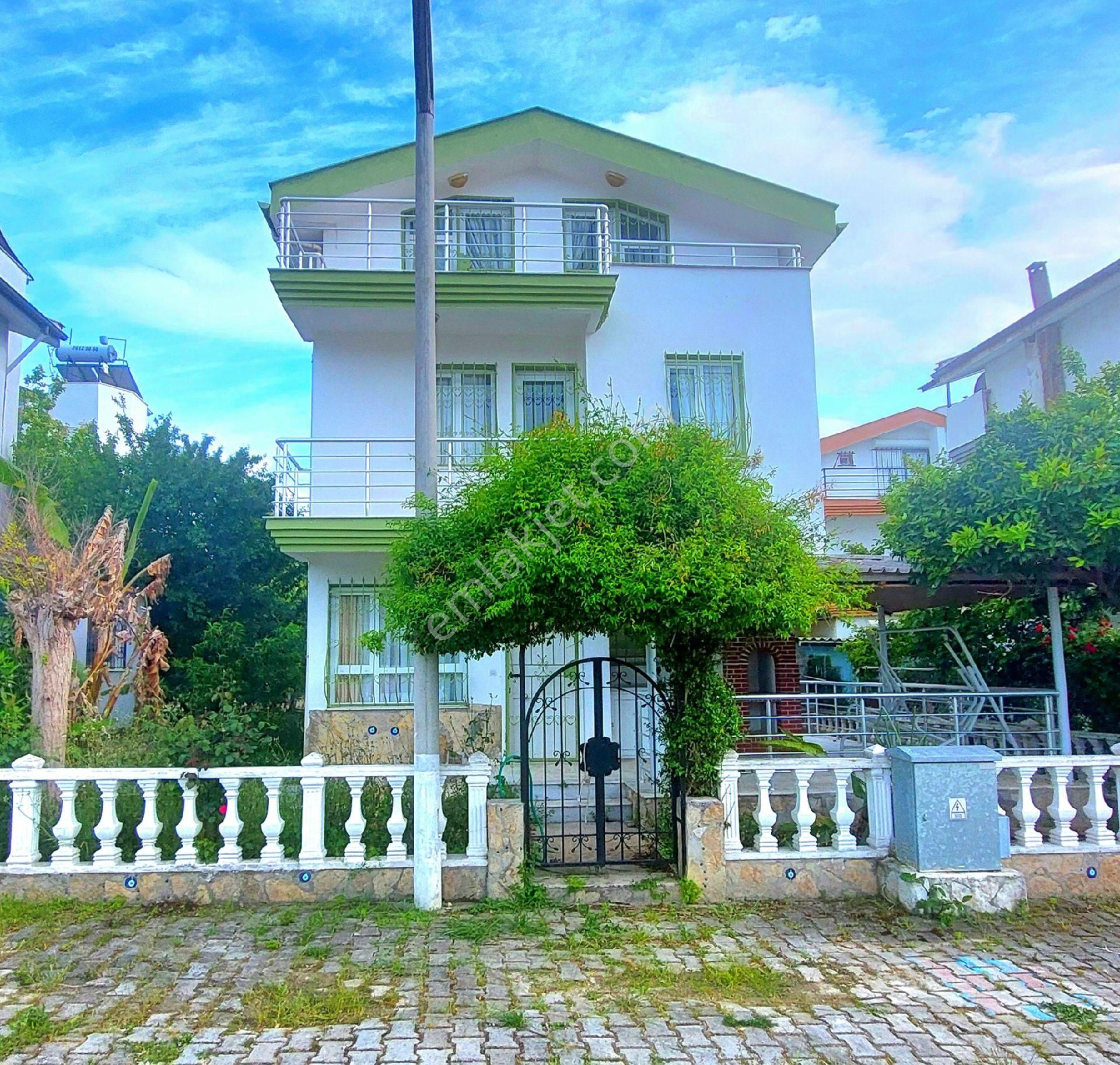 Kuşadasında Plaja Yakın Havuzlu Sitede Tek Müstakil 4+1 Bahçeli Villa - Görsel 2