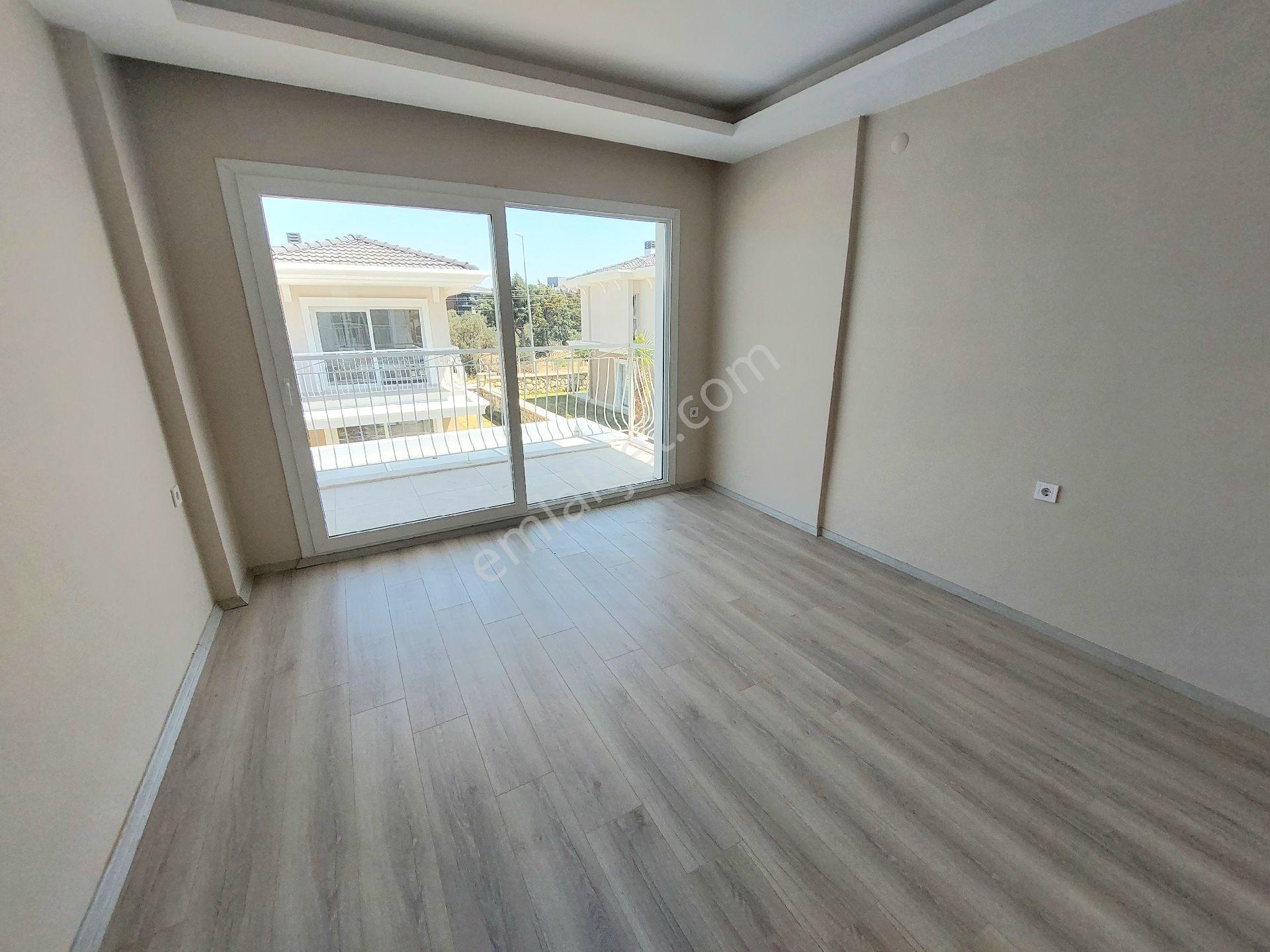 Davutlarda Açık Ve Kapalı Yüzme Havuzlu Sitede 3+1 Bahçeli Sıfır Villa - Görsel 19