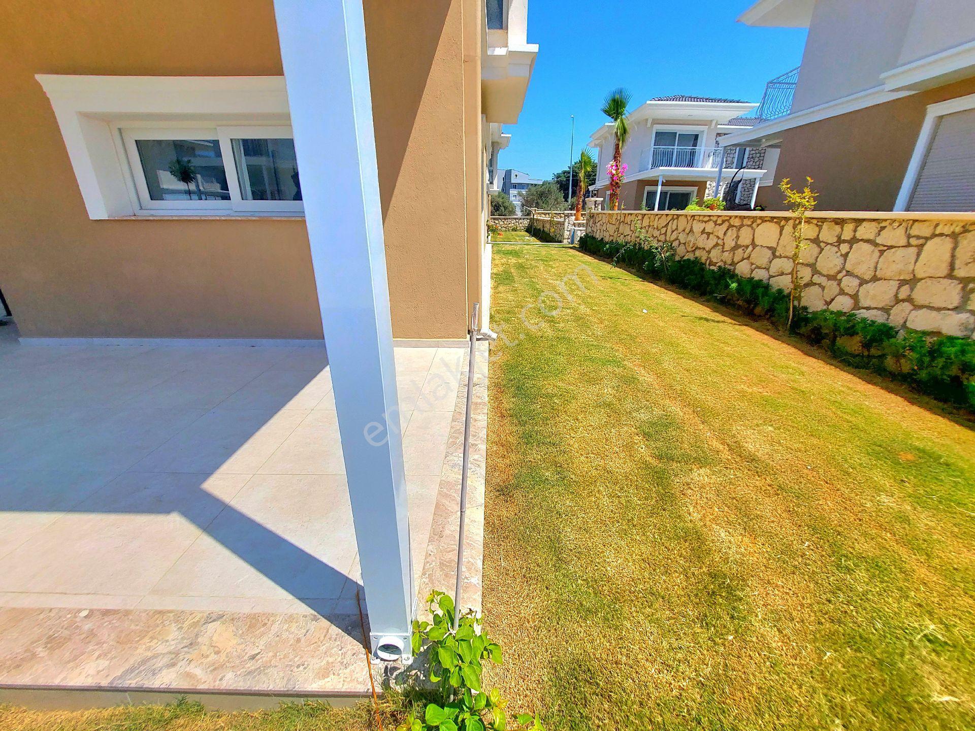Davutlarda Açık Ve Kapalı Yüzme Havuzlu Sitede 3+1 Bahçeli Sıfır Villa - Görsel 25