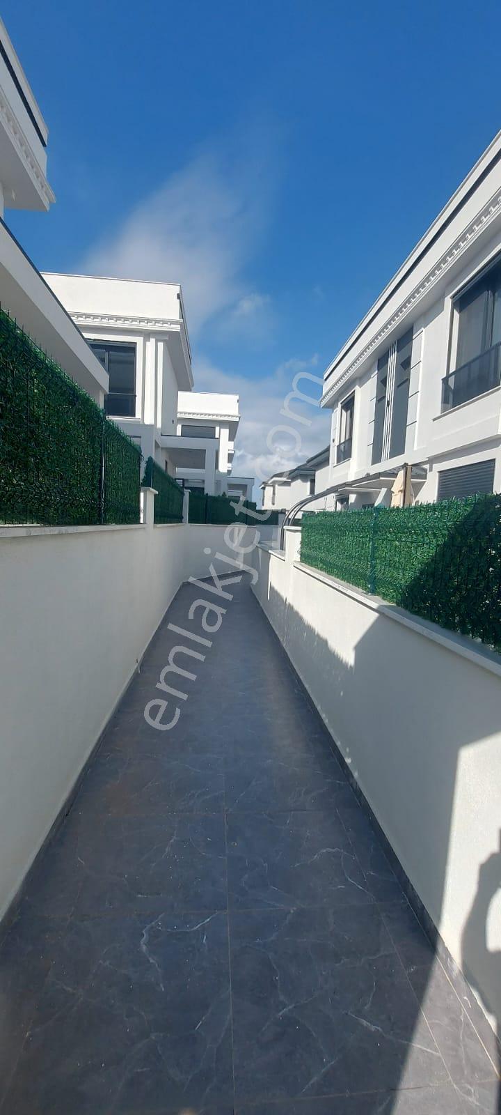 Çamlık Da Alt Katda Odası Olan Müstakil Havuzlu Lüks Villa - Görsel 7