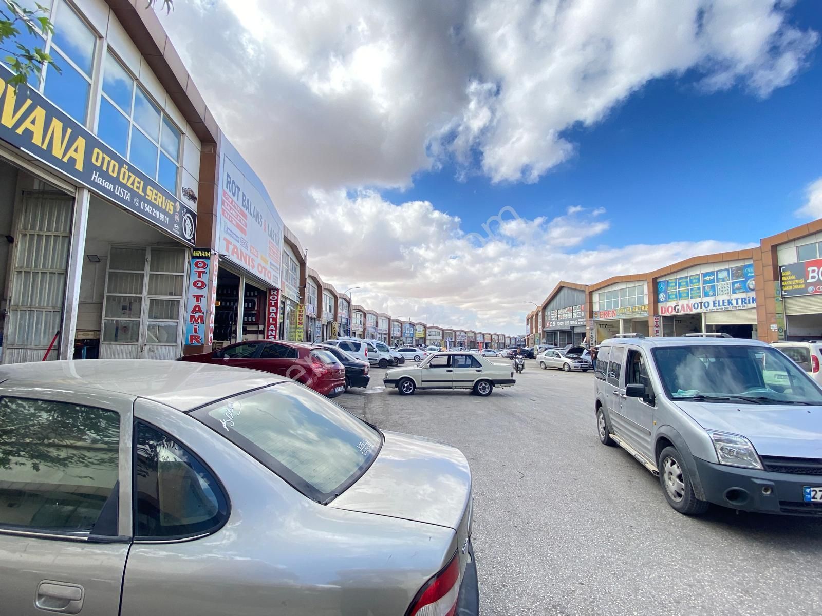 Maviken Oto Sanayi Girişinde Köşe Başı 187m2 Satılık İş Yeri