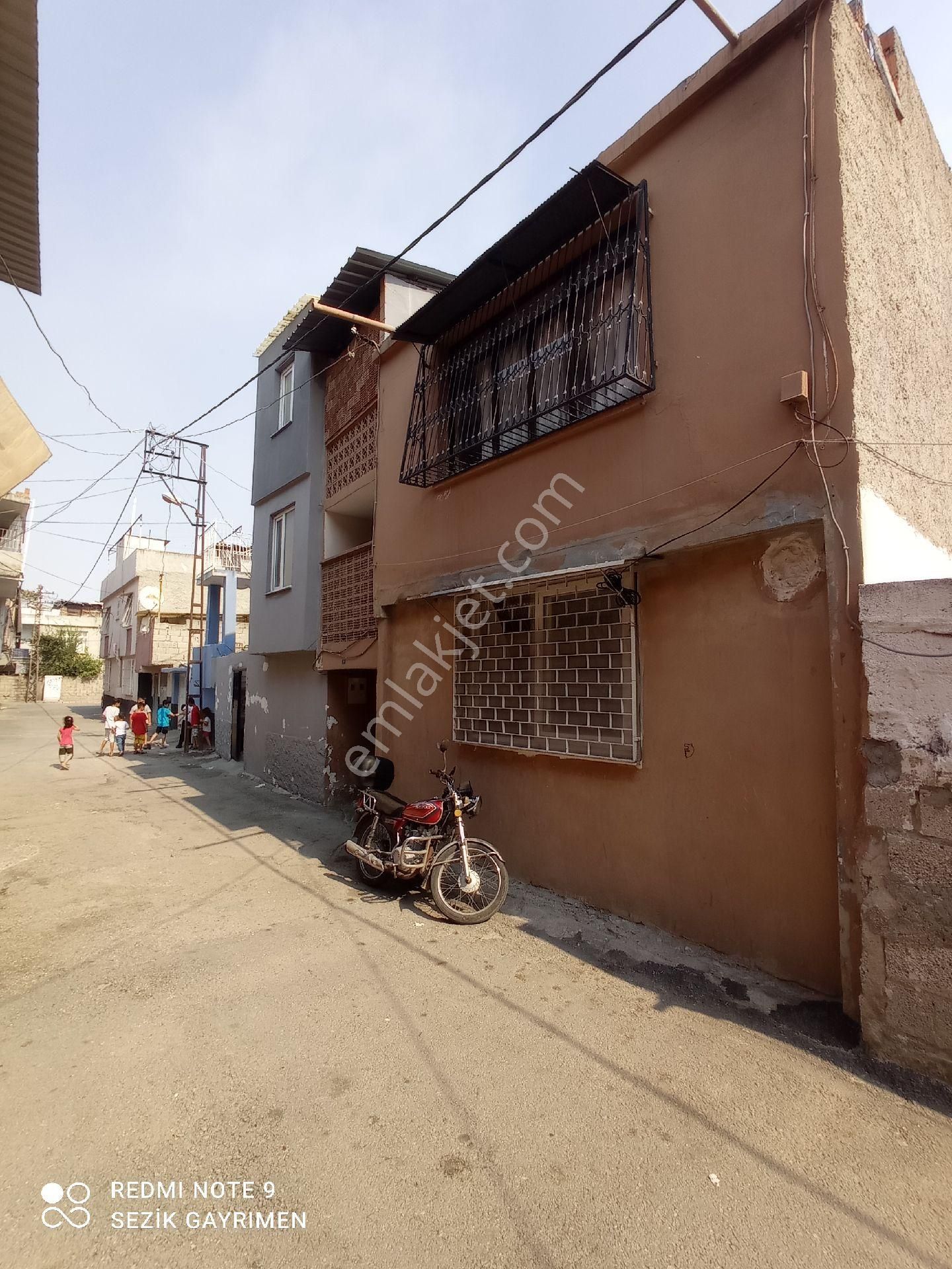 Gülbahçe M.h.obalar Caddesi Civarı Komple Satılık Müstakil Ev