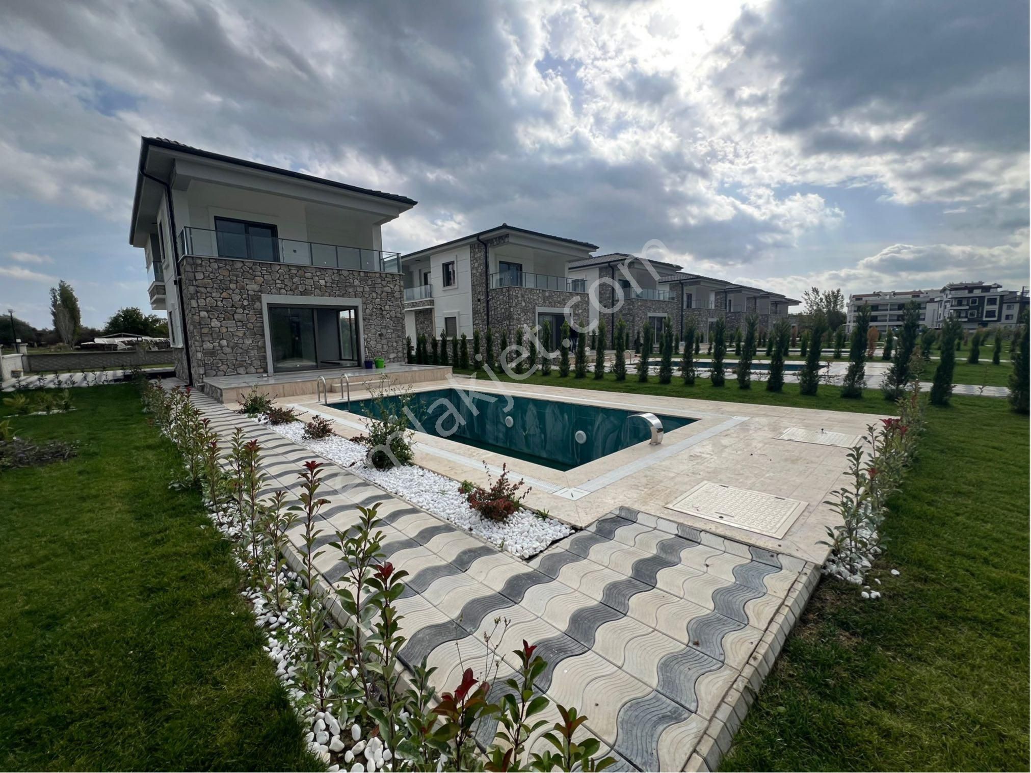 🩷cemre Emlaktan Ultra Lüx Geniş Bahçelihavuzlu Satılık Sıfır Villa🩷