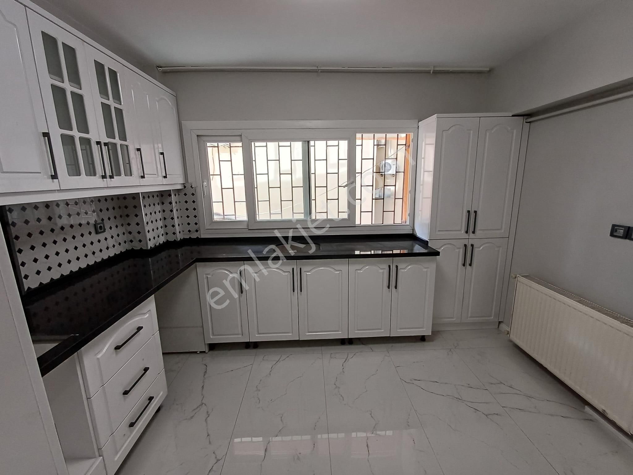 Birlik Mahallesi Yaşam Hastanesine Yakın İçi Lüks Yapılı Bahçe Kullanımlı 3+1 Giriş Satılık Daire - Görsel 10