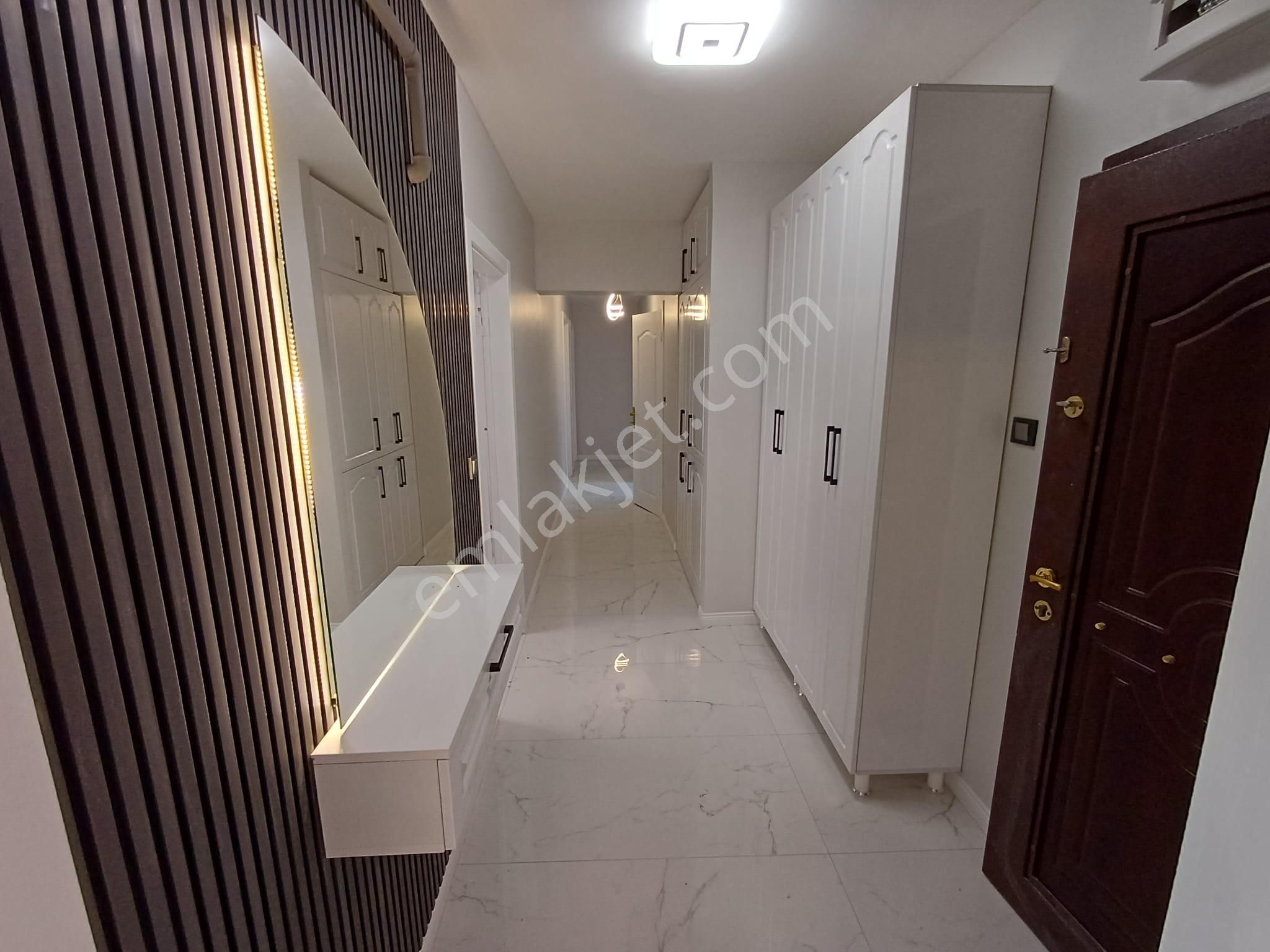 Birlik Mahallesi Yaşam Hastanesine Yakın İçi Lüks Yapılı Bahçe Kullanımlı 3+1 Giriş Satılık Daire - Görsel 11