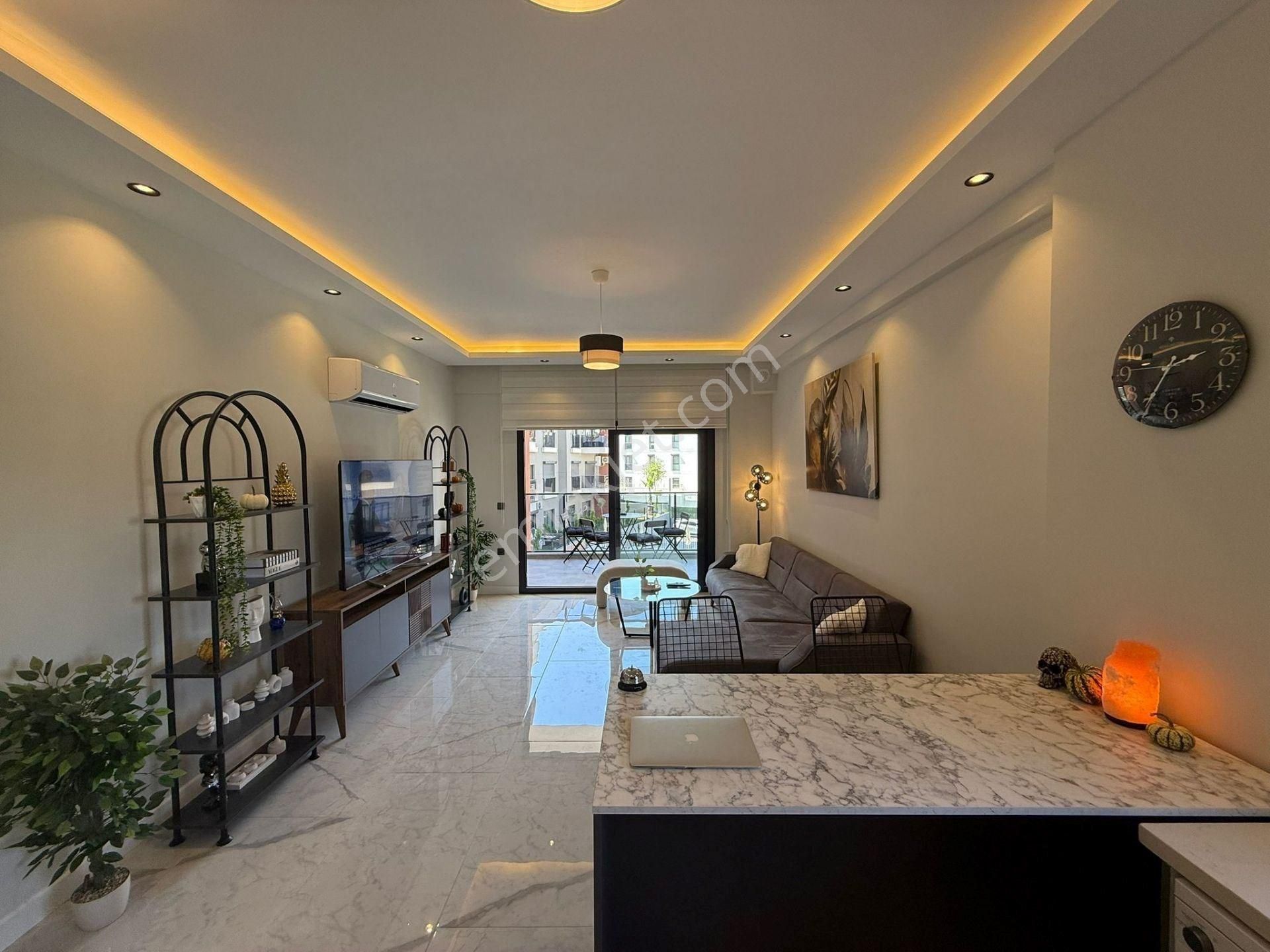 Kuşadası Villa Tadında ,full Yeni Eşyalı, Havuzlu, Kapalı Garajlı Bahçeli Daire - Görsel 9