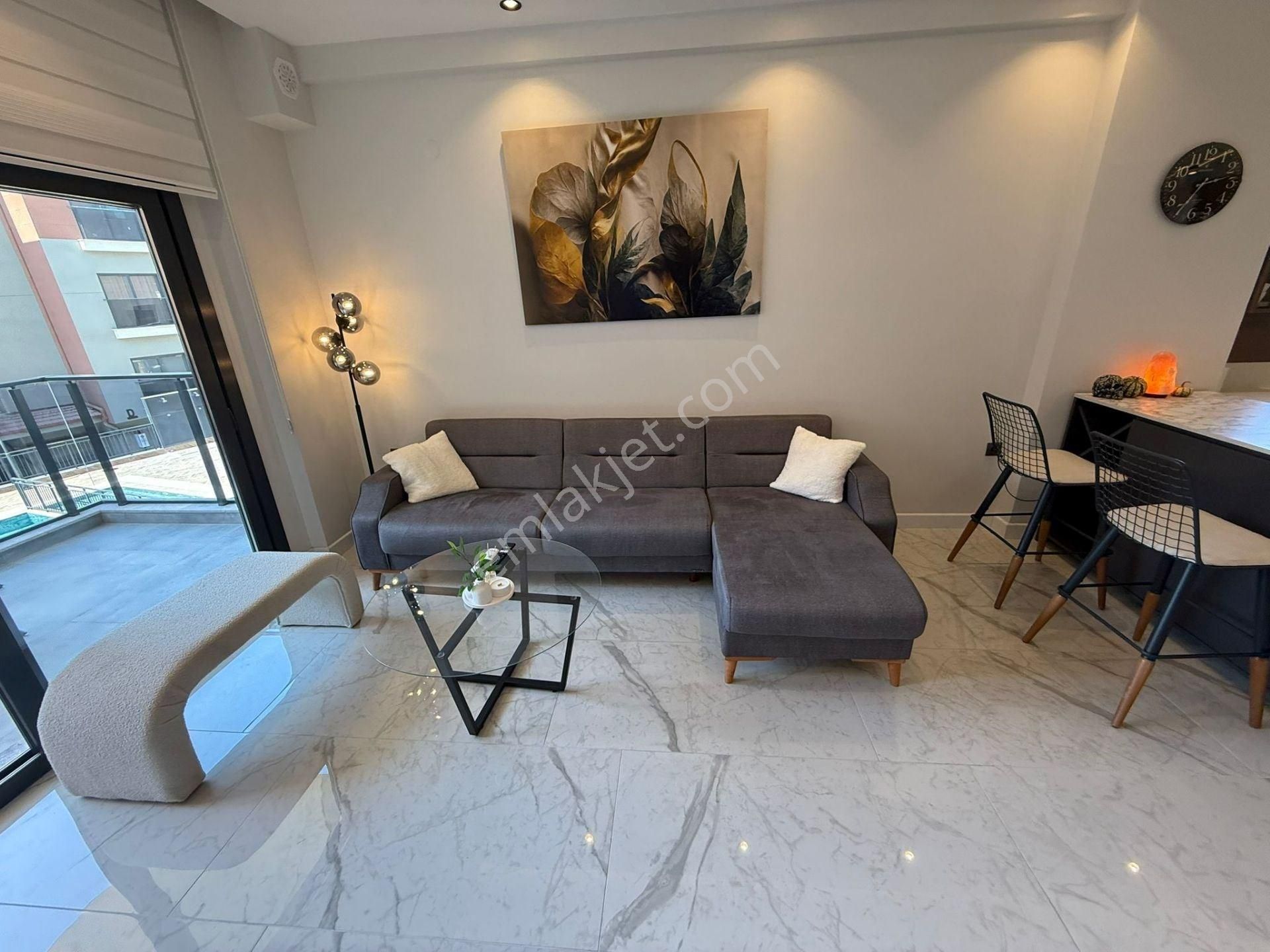 Kuşadası Villa Tadında ,full Yeni Eşyalı, Havuzlu, Kapalı Garajlı Bahçeli Daire - Görsel 14