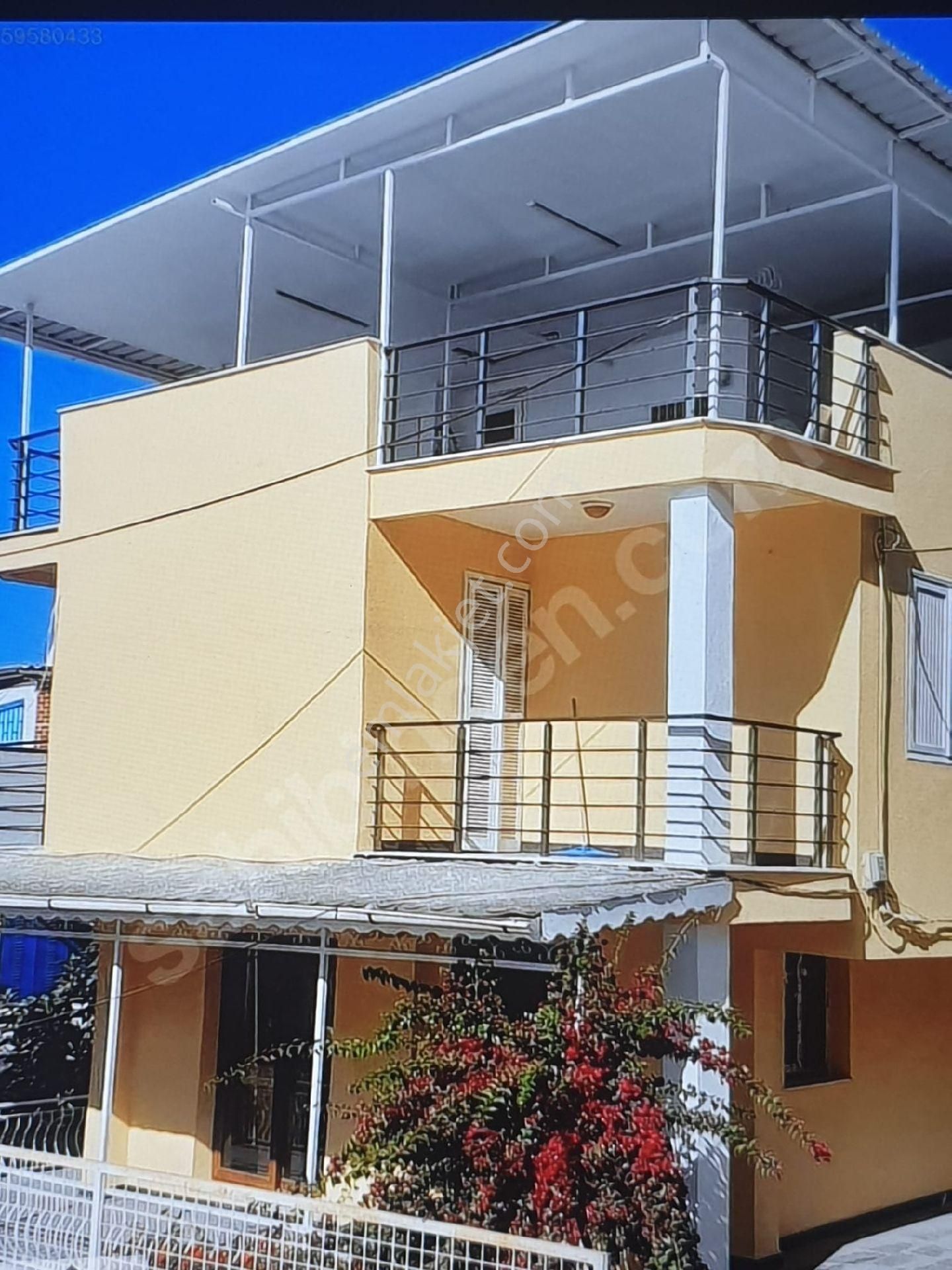 Kuşadası Kadınlardenizi Mahallesinde Satılık Deniz Manzaralı Doğalgazlı 3+1 Triplex