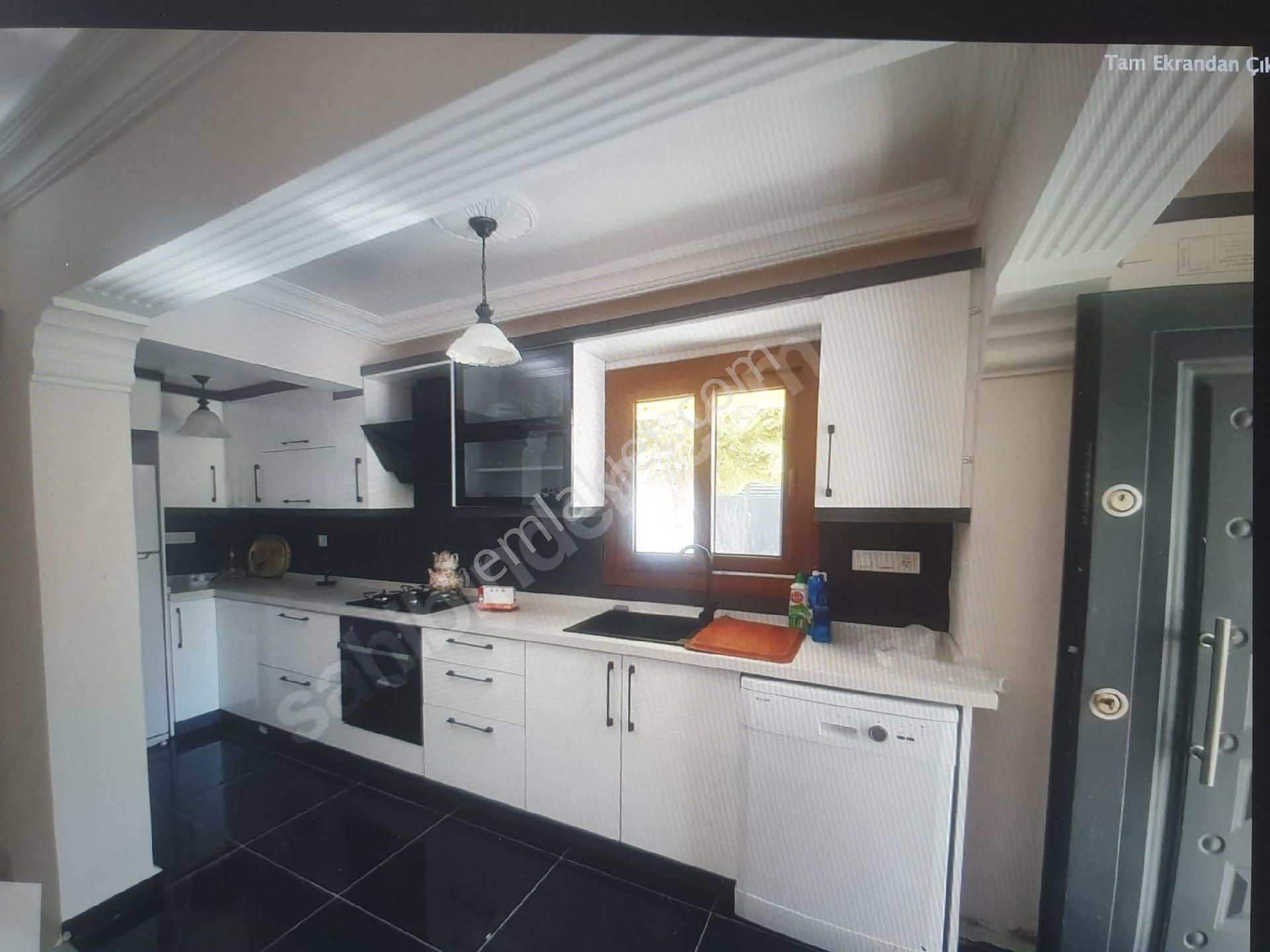 Kuşadası Kadınlardenizi Mahallesinde Satılık Deniz Manzaralı Doğalgazlı 3+1 Triplex - Görsel 9