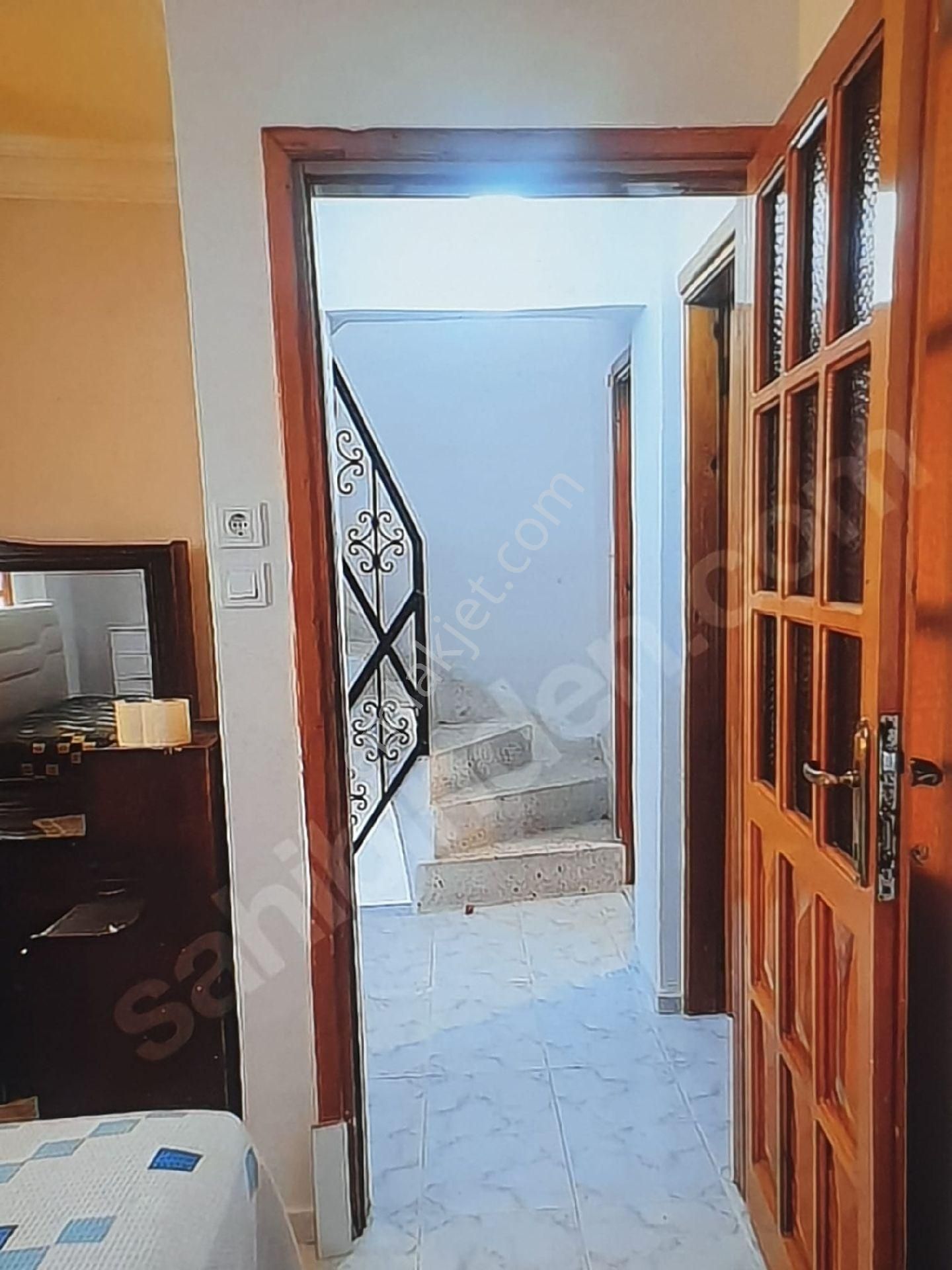 Kuşadası Kadınlardenizi Mahallesinde Satılık Deniz Manzaralı Doğalgazlı 3+1 Triplex - Görsel 13