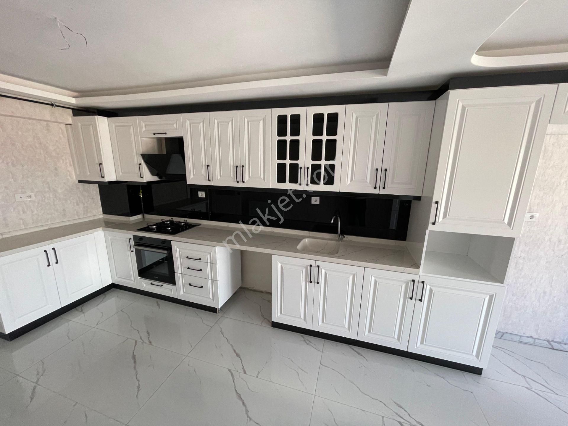 Ugem Gayrimenkul Sıfır Site 4+1 Daire