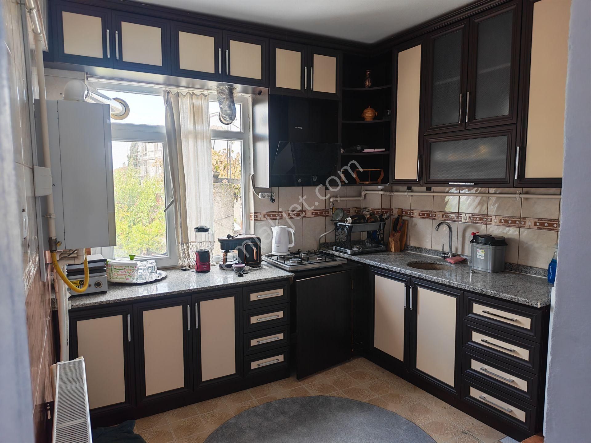 Plevne Mahallesinde Satılık 2 Katlı Bina 3. Kat Hazır Durumda - Görsel 5