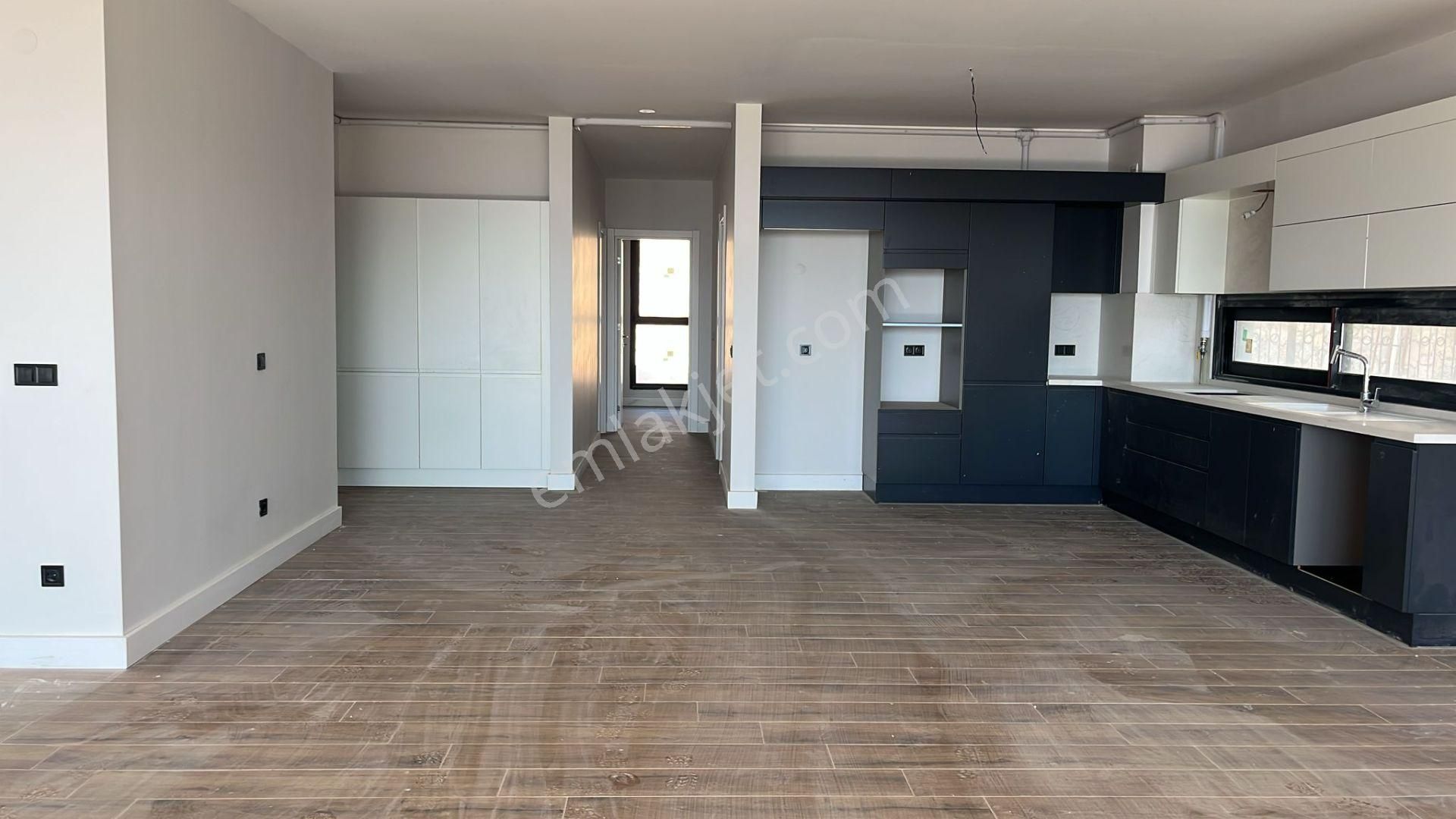 Kuşadası-deniz Manzaralı-satılık-arakat-daire 3+1 - Görsel 4