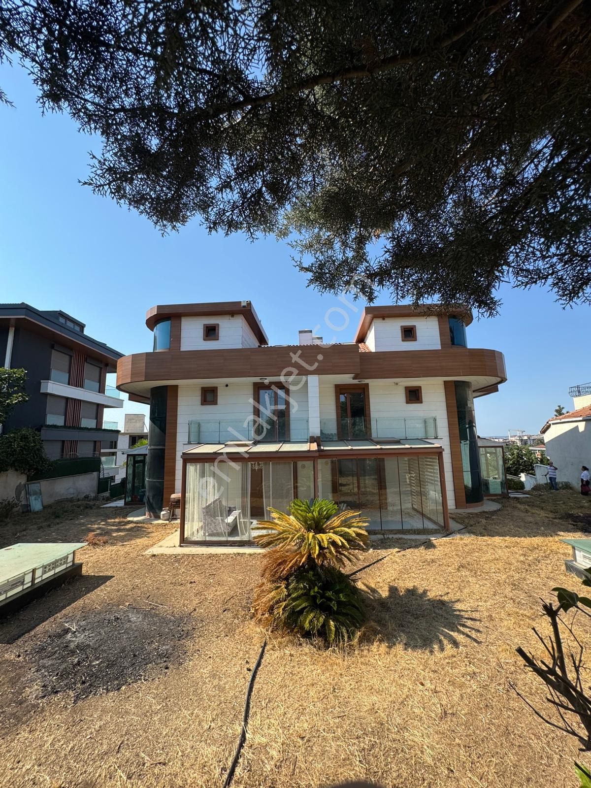 Çengelköy 'de Manzaralı Müstakıl Havuzlu Kiralık Villa - Görsel 31