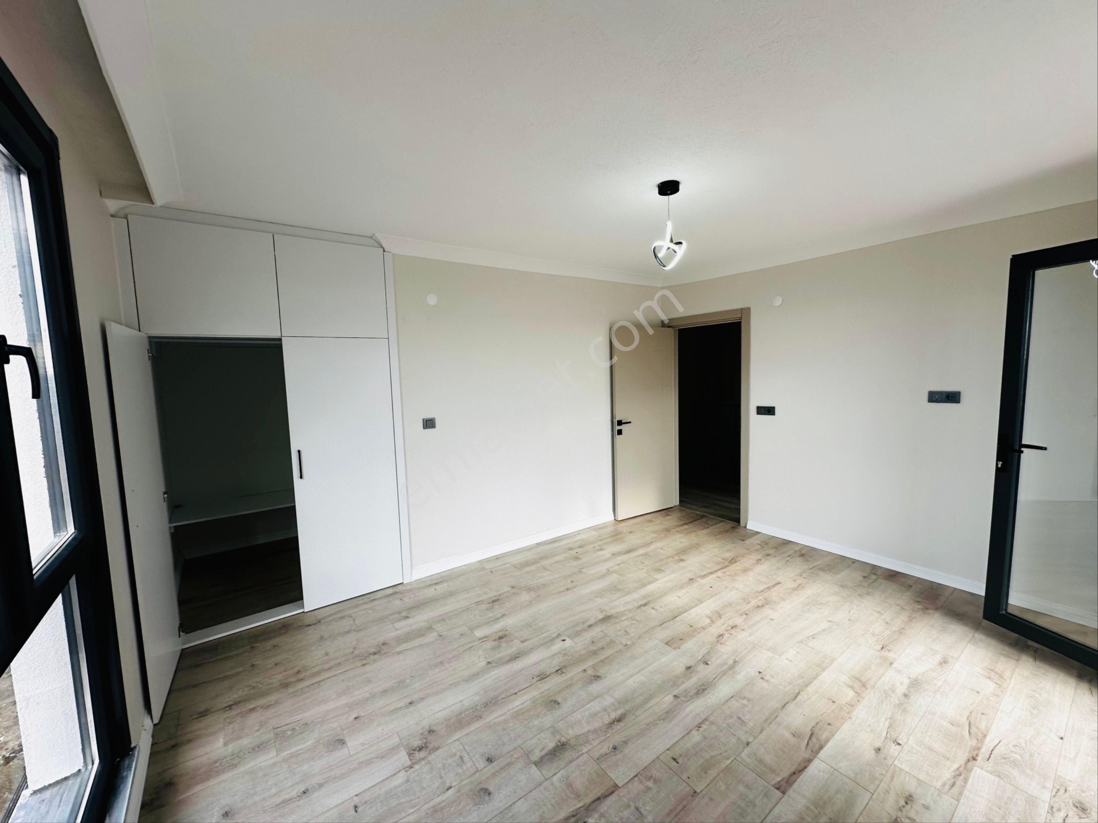 Koyuncu Gyrm'den Yeniçiftlikde Merkezi Konumda Deniz Manzaralı 4+1 Lüx Villa - Görsel 18