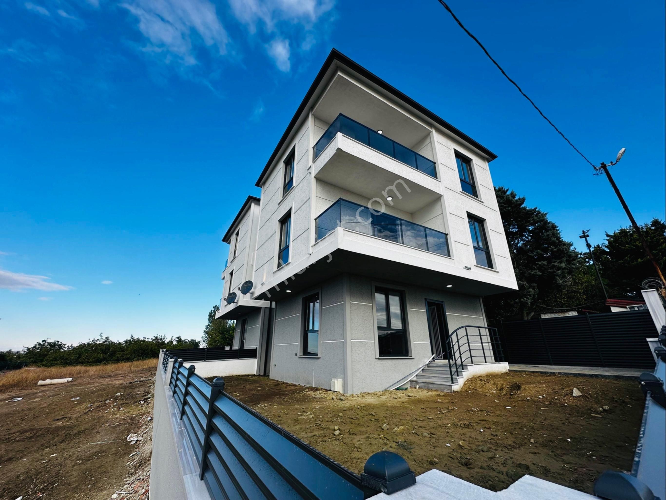 Koyuncu Gyrm'den Yeniçiftlikde Merkezi Konumda Deniz Manzaralı 4+1 Lüx Villa - Görsel 7