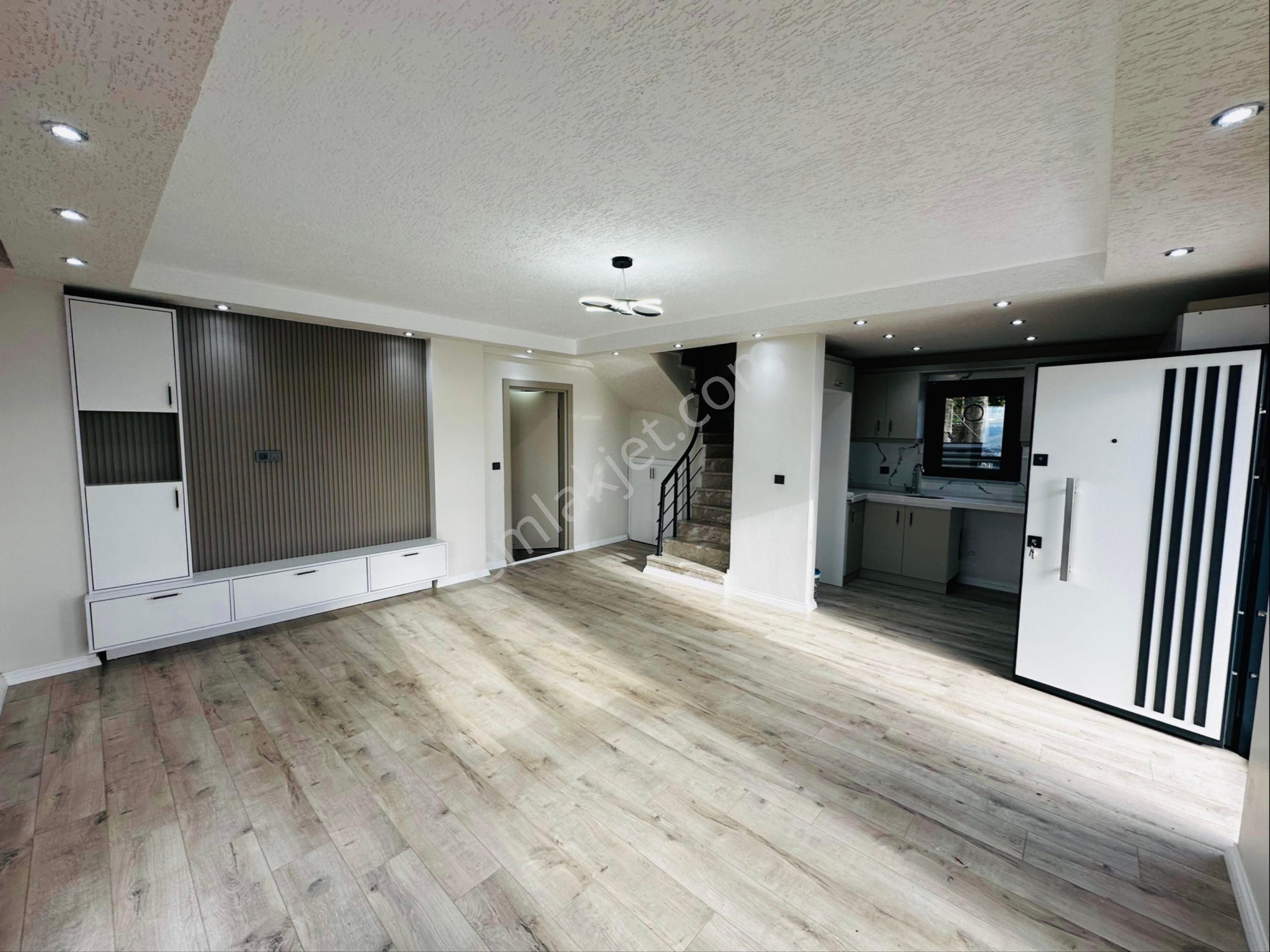 Koyuncu Gyrm'den Yeniçiftlikde Merkezi Konumda Deniz Manzaralı 4+1 Lüx Villa - Görsel 11