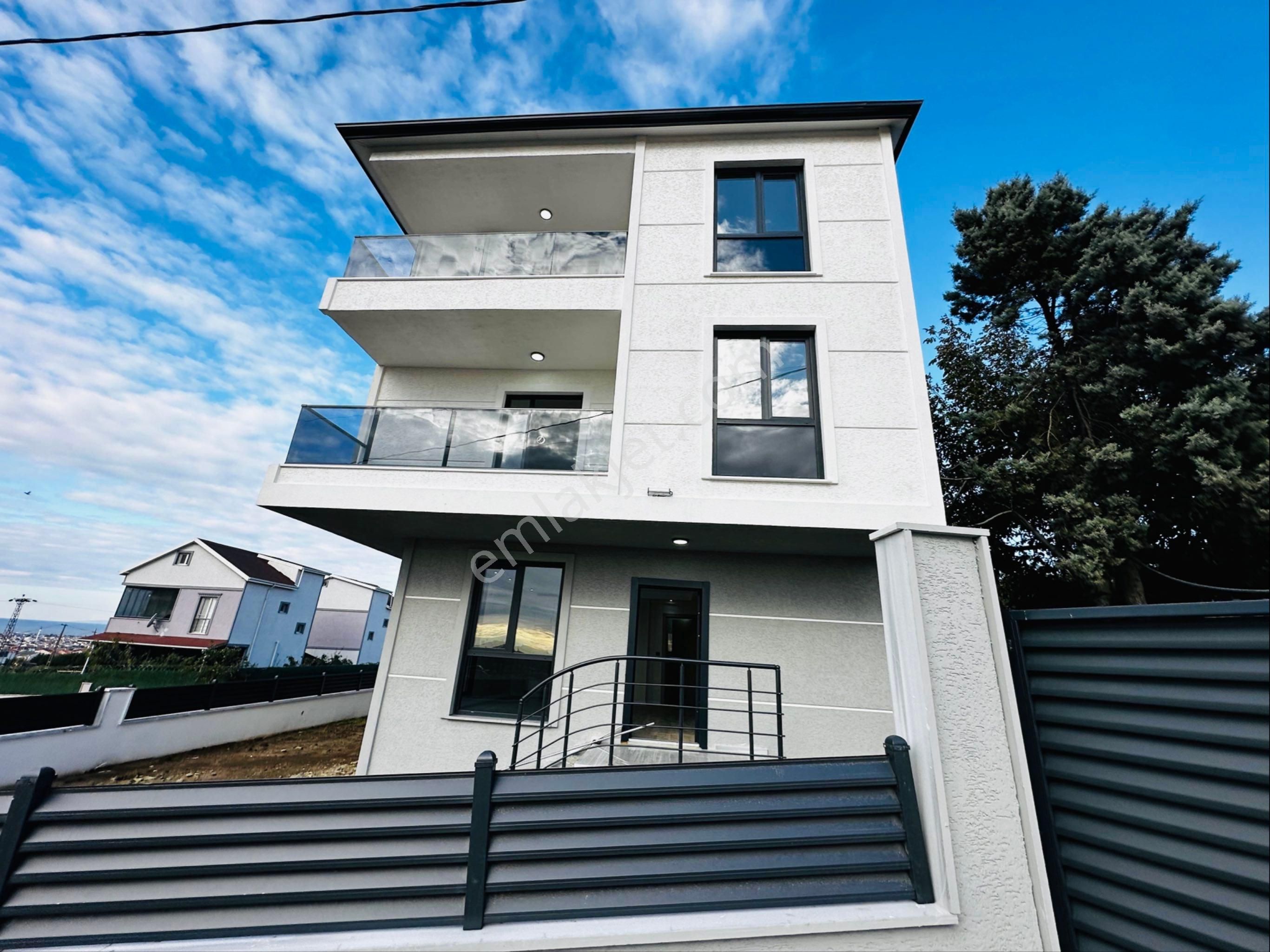 Koyuncu Gyrm'den Yeniçiftlikde Merkezi Konumda Deniz Manzaralı 4+1 Lüx Villa - Görsel 9