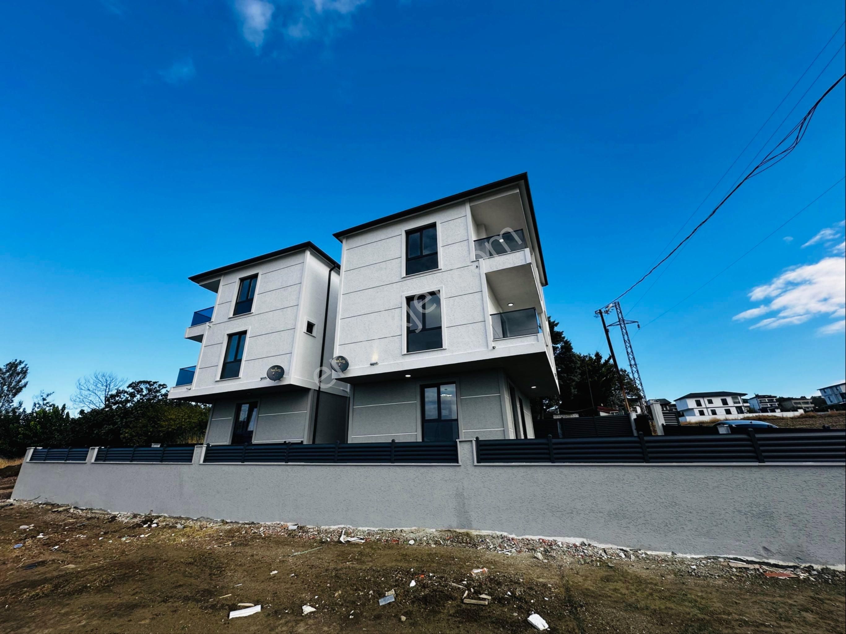 Koyuncu Gyrm'den Yeniçiftlikde Merkezi Konumda Deniz Manzaralı 4+1 Lüx Villa - Görsel 5