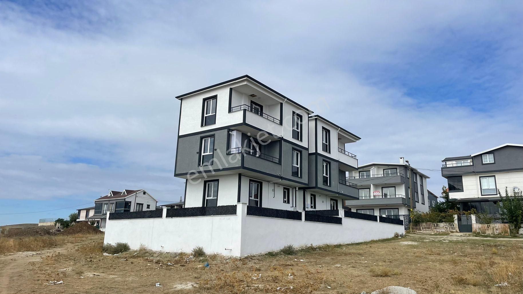 Koyuncu Gyrm'den Yeniçiftlikde Merkezi Konumda Deniz Manzaralı 4+1 Lüx Villa - Görsel 2