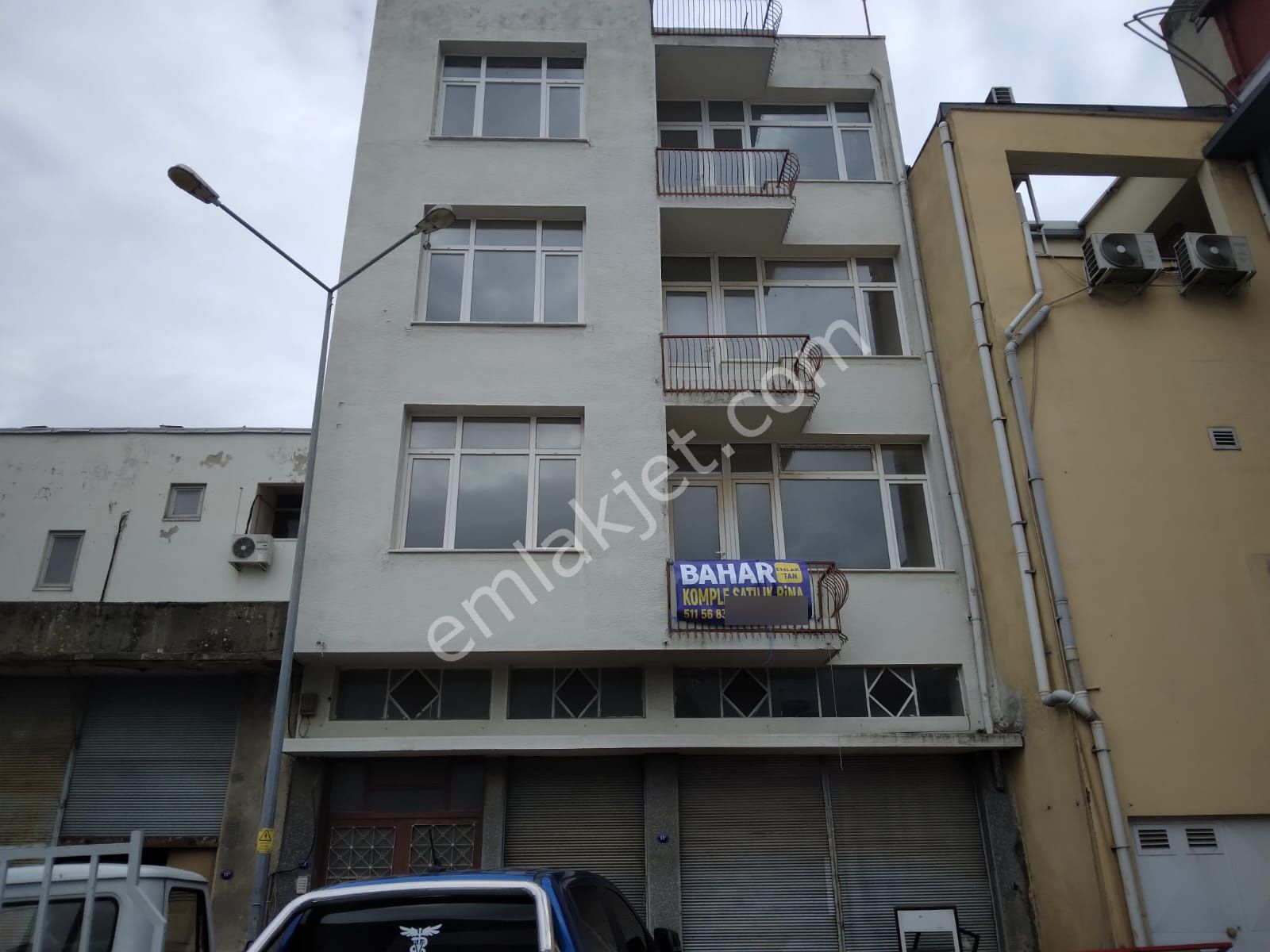 Merkezi Yerde 4 Katlı Giriş Kat İşyeri Olan Komple Bina Ve 3 Tane Dükkan - Görsel 2