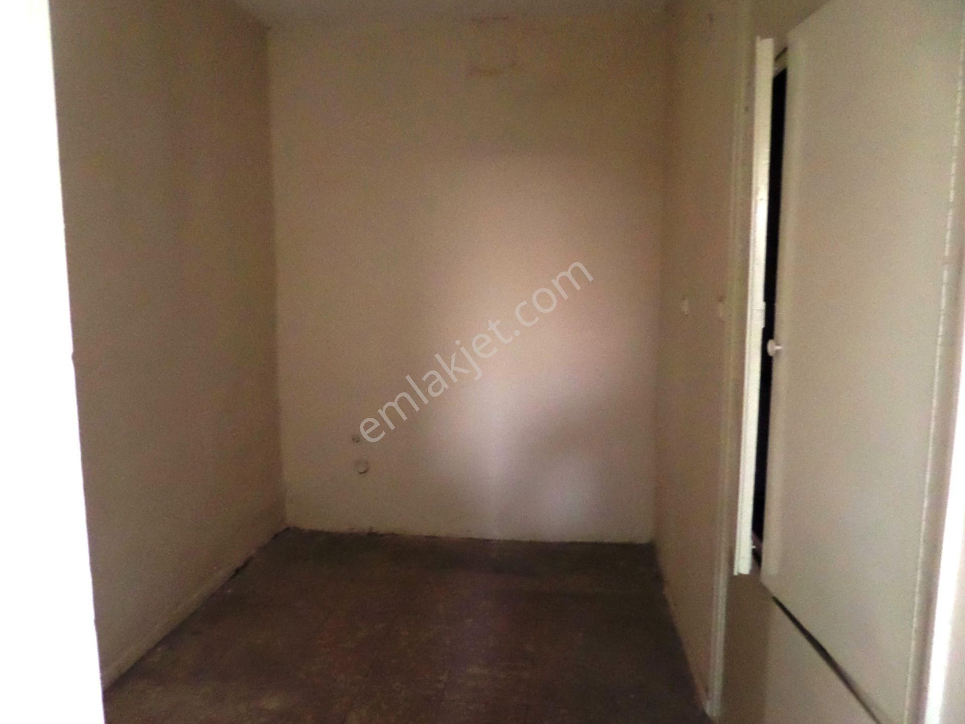 Merkezi Yerde 4 Katlı Giriş Kat İşyeri Olan Komple Bina Ve 3 Tane Dükkan - Görsel 15