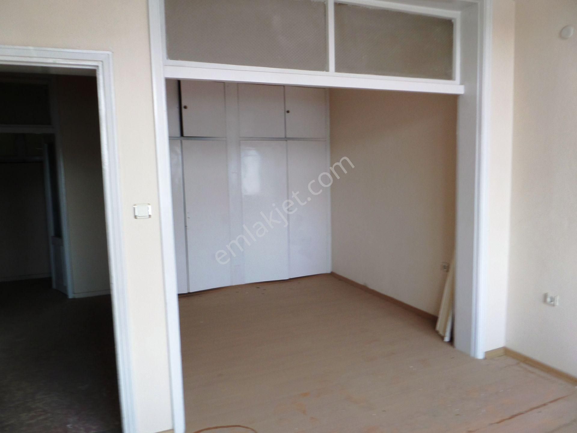 Merkezi Yerde 4 Katlı Giriş Kat İşyeri Olan Komple Bina Ve 3 Tane Dükkan - Görsel 13