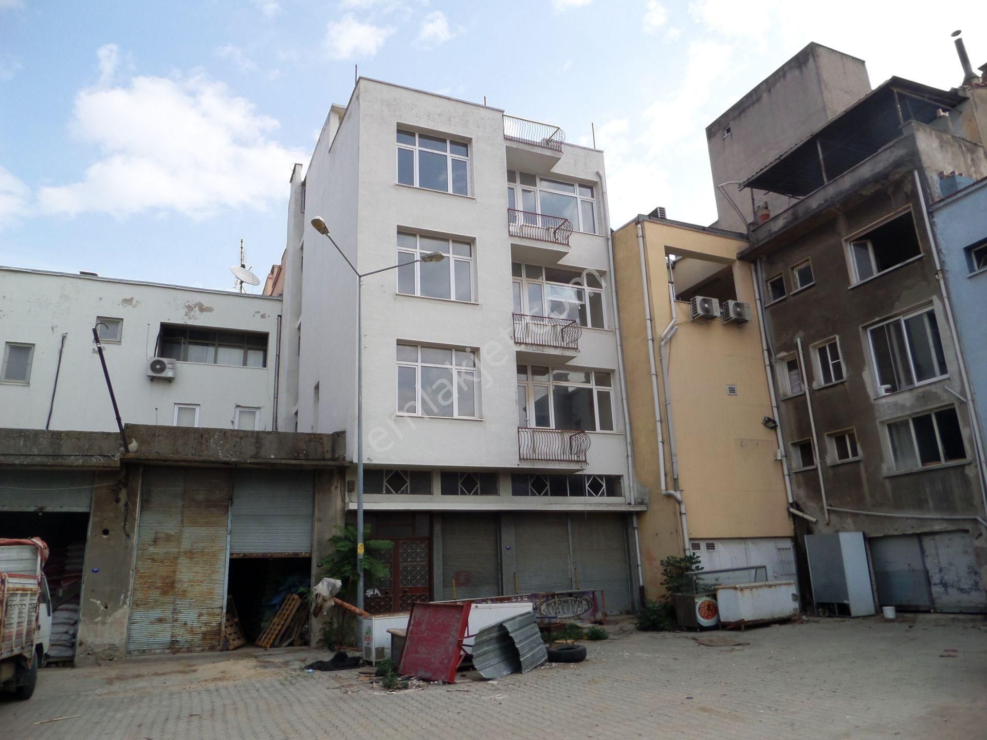 Merkezi Yerde 4 Katlı Giriş Kat İşyeri Olan Komple Bina Ve 3 Tane Dükkan - Görsel 4