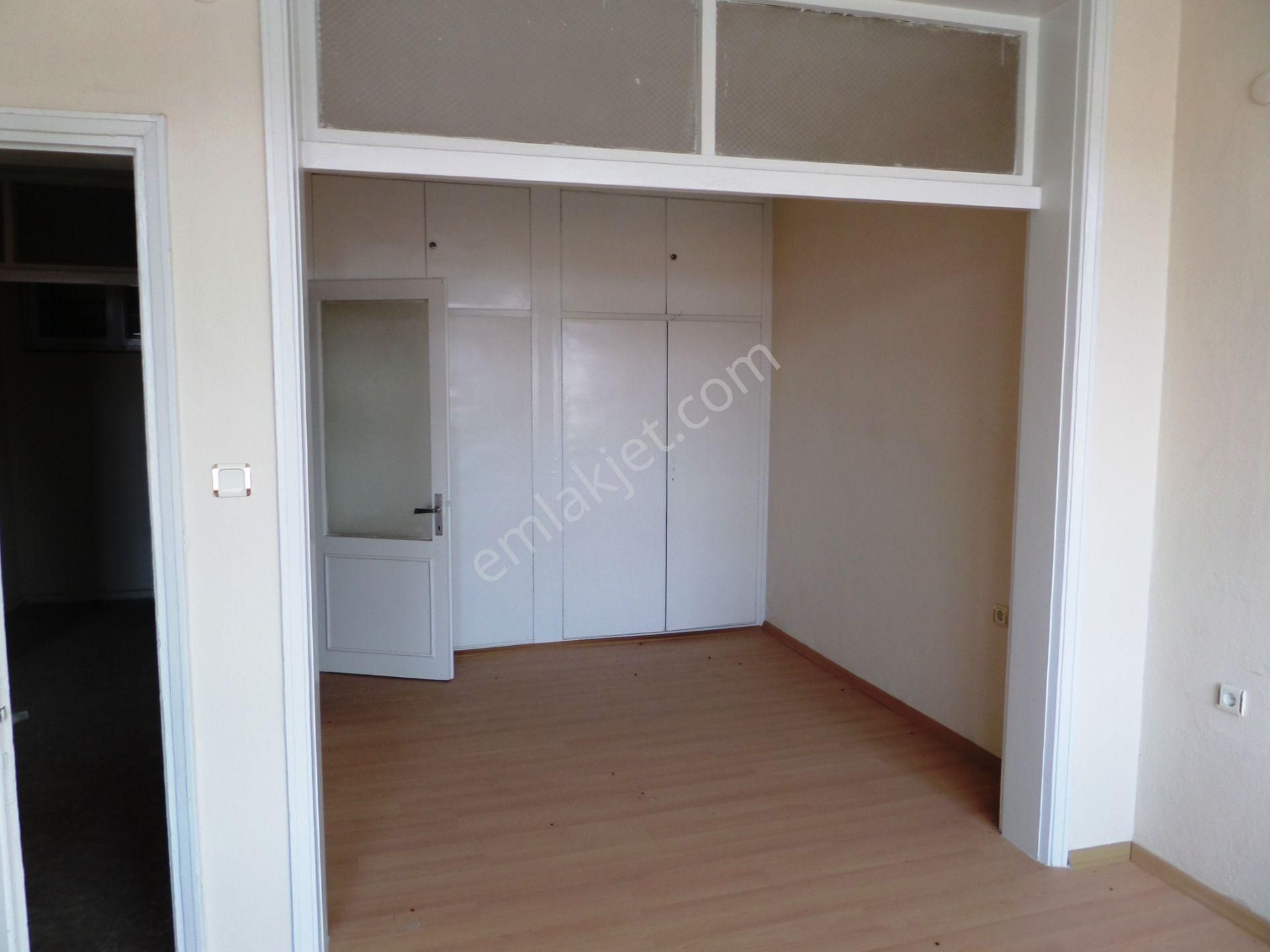 Merkezi Yerde 4 Katlı Giriş Kat İşyeri Olan Komple Bina Ve 3 Tane Dükkan - Görsel 7