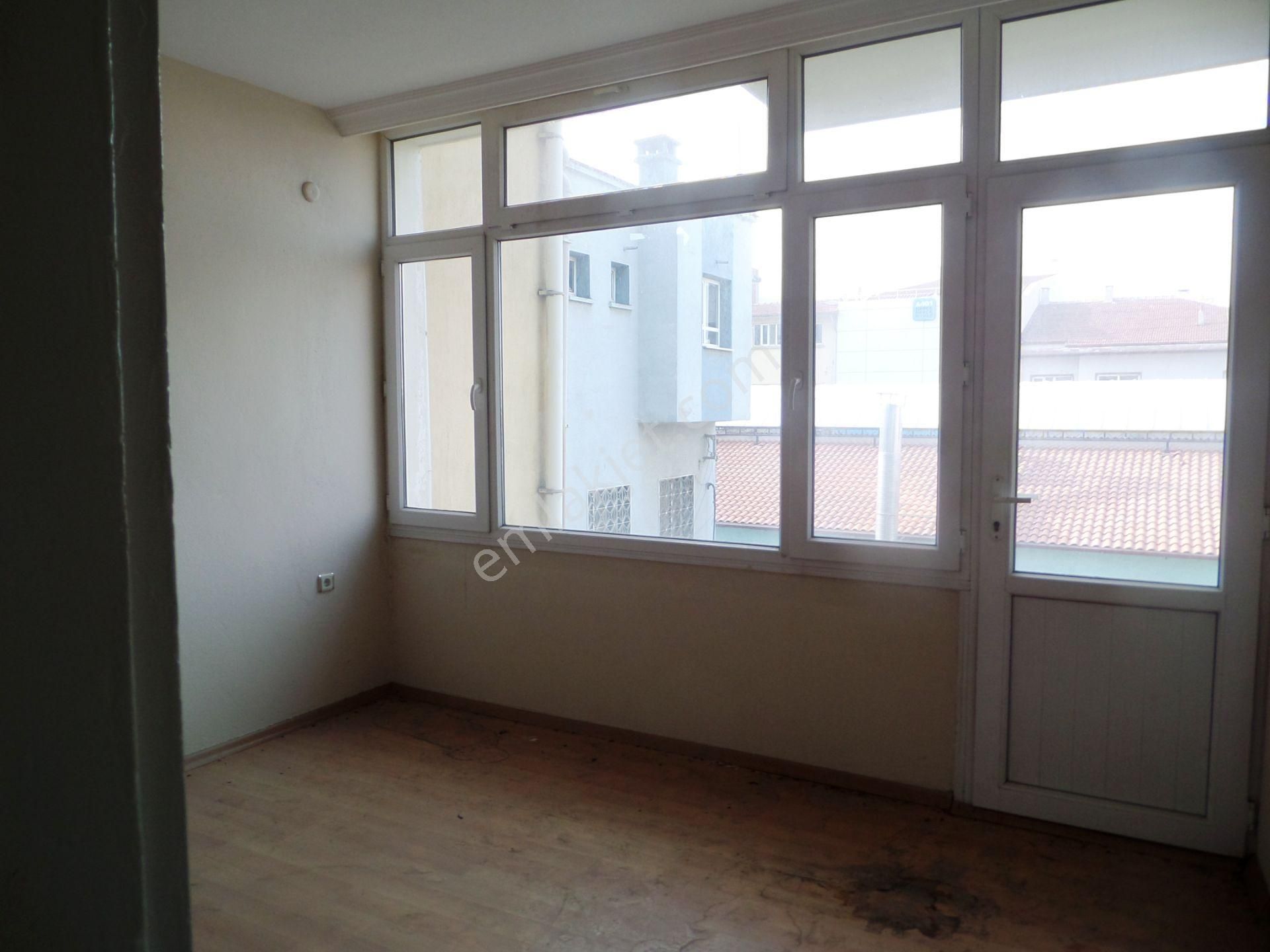 Merkezi Yerde 4 Katlı Giriş Kat İşyeri Olan Komple Bina Ve 3 Tane Dükkan - Görsel 6