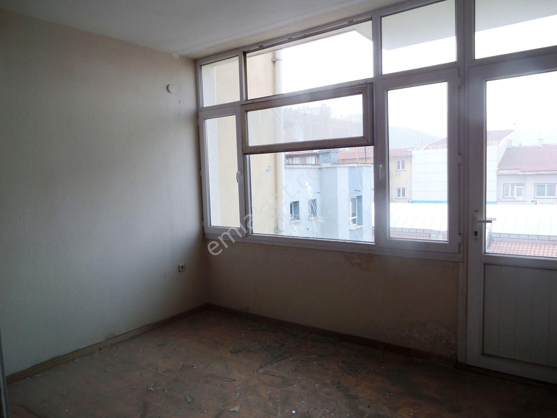 Merkezi Yerde 4 Katlı Giriş Kat İşyeri Olan Komple Bina Ve 3 Tane Dükkan - Görsel 12