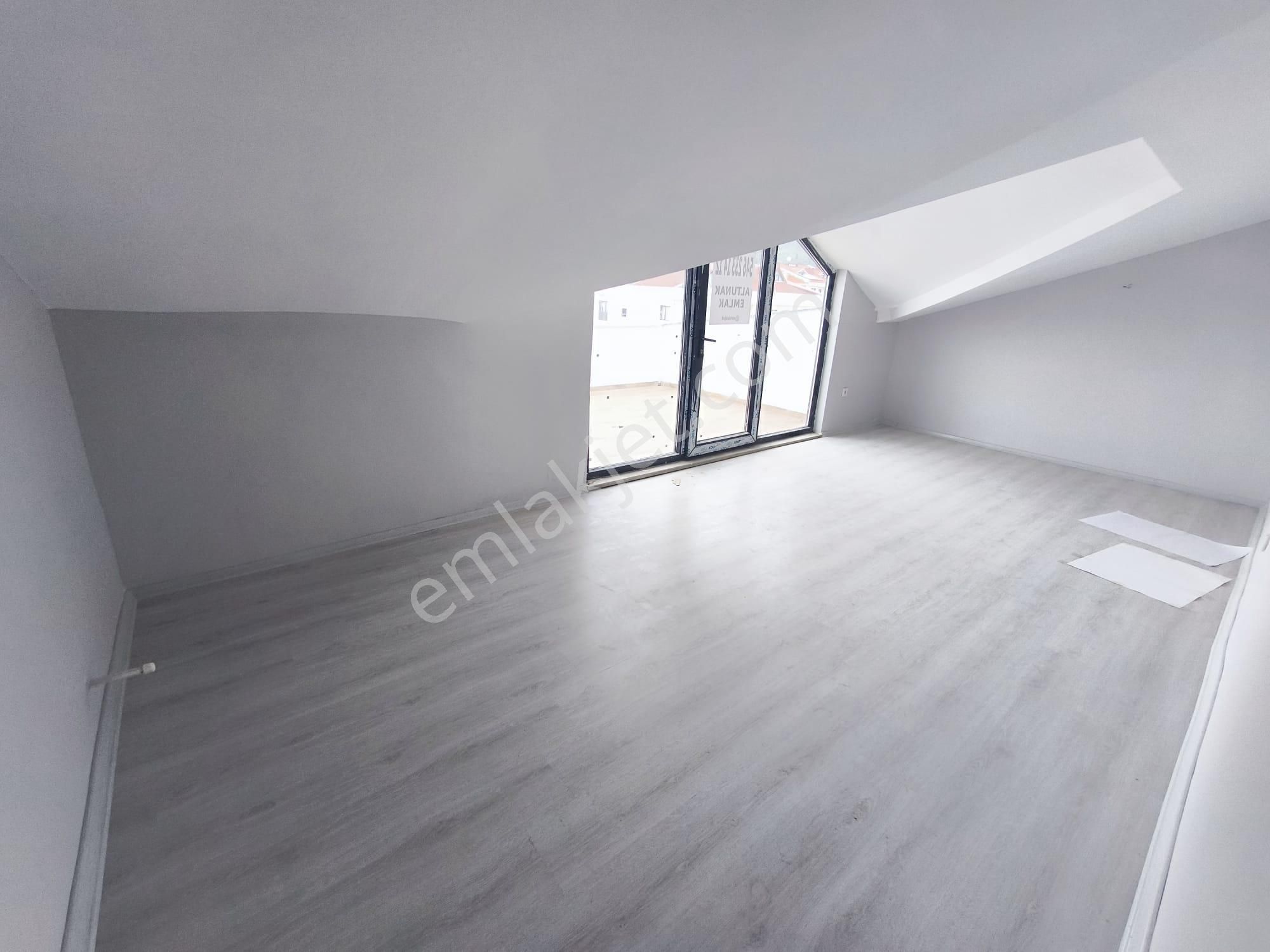 Armutlu Merkez'de Kiralık 4+2 Dubleks - Görsel 20