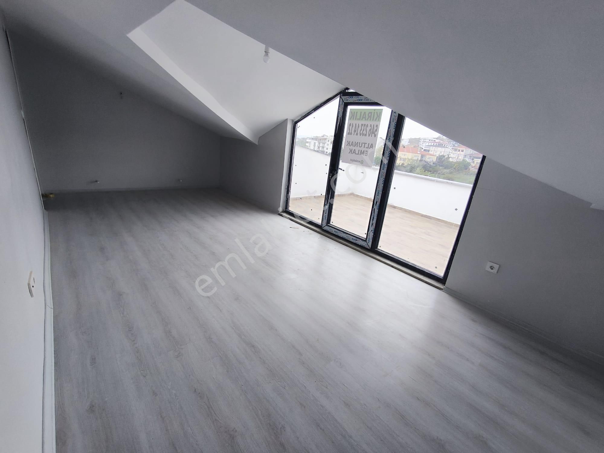 Armutlu Merkez'de Kiralık 4+2 Dubleks - Görsel 19