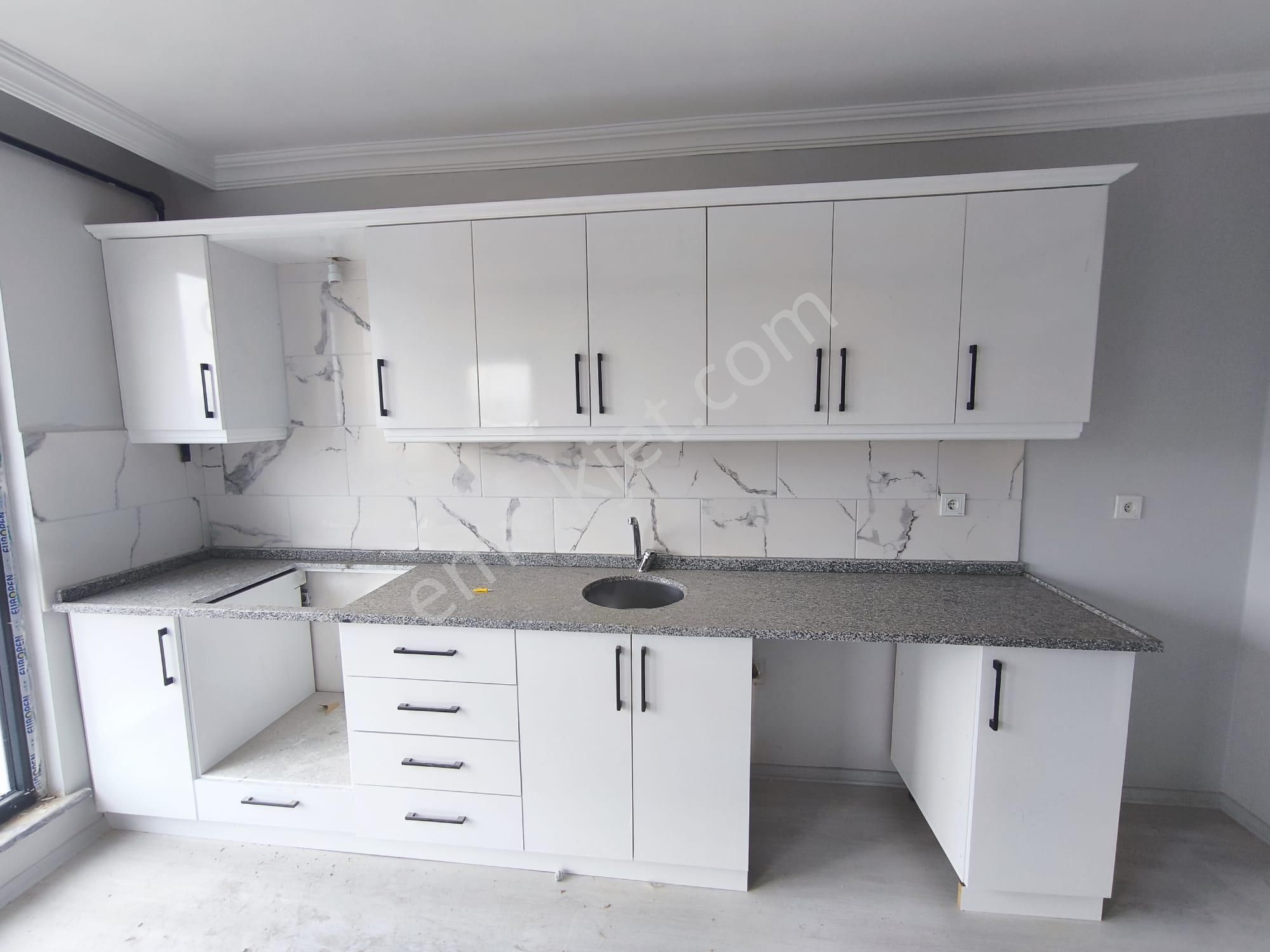 Armutlu Merkez'de Kiralık 4+2 Dubleks - Görsel 8