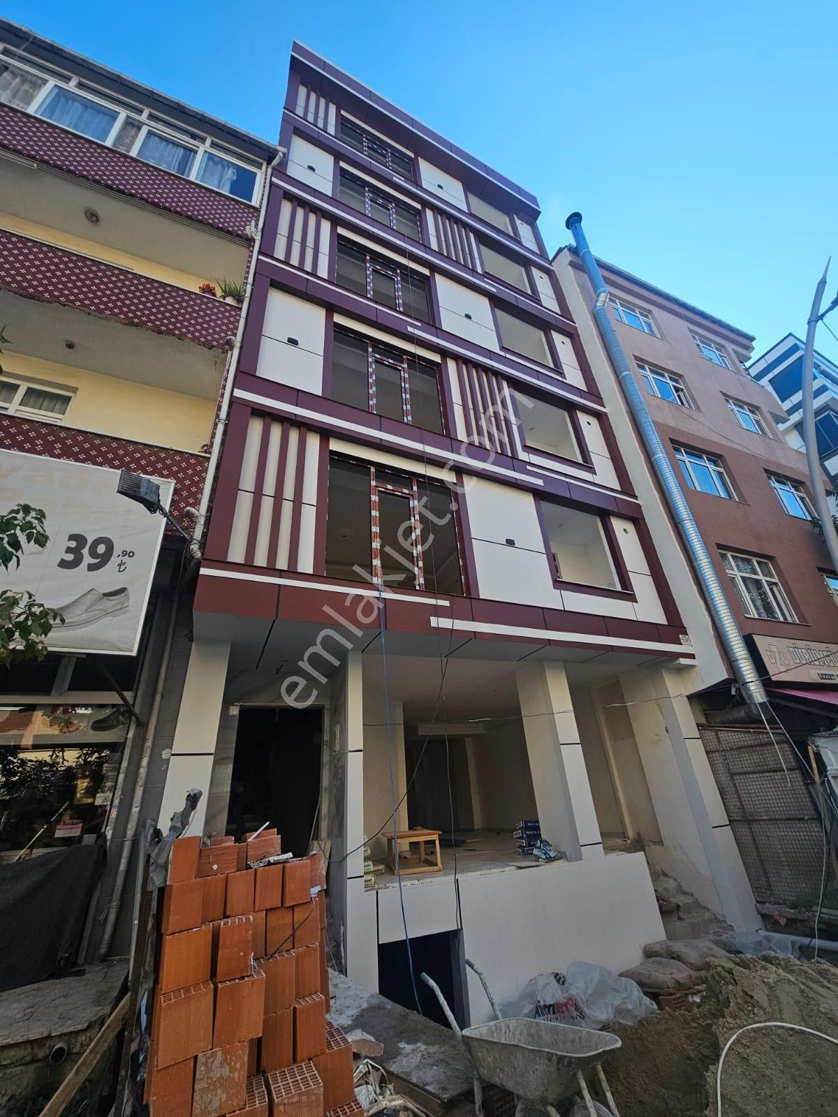 Özgür İnşaat'tan Cadde Üzerinde Gazi Mah 3+1 125m2 Sıfır Daire