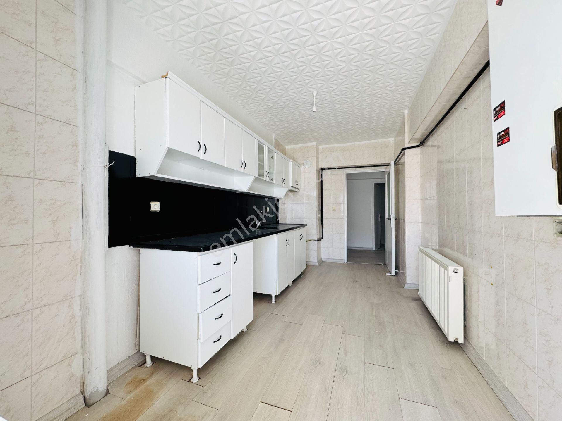 Nam-ak Emlak'tan Hastahane Yakını Asansörlü 3+1 Daire - Görsel 4