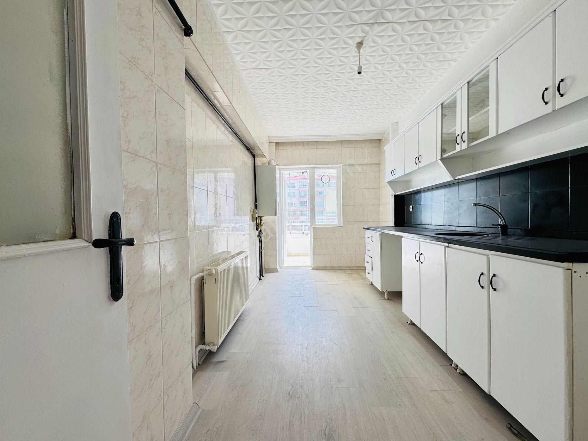 Nam-ak Emlak'tan Hastahane Yakını Asansörlü 3+1 Daire - Görsel 3