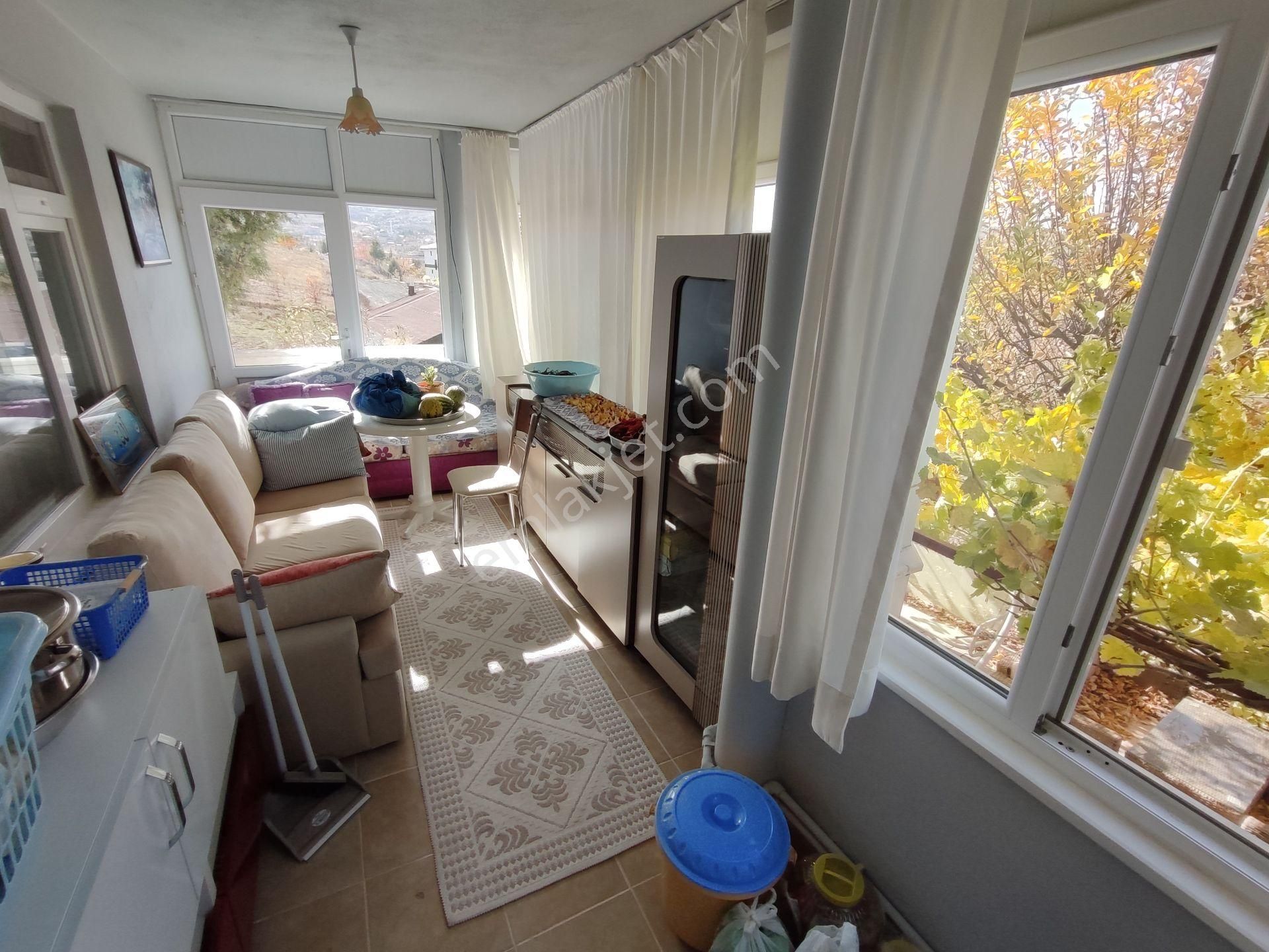 Sirkeli'de İçerisinde 2+1 Tapulu Müstakil Ev Bulunan 743m2 İmarlı Villa Parseli Tuğrul Emlaktan - Görsel 6