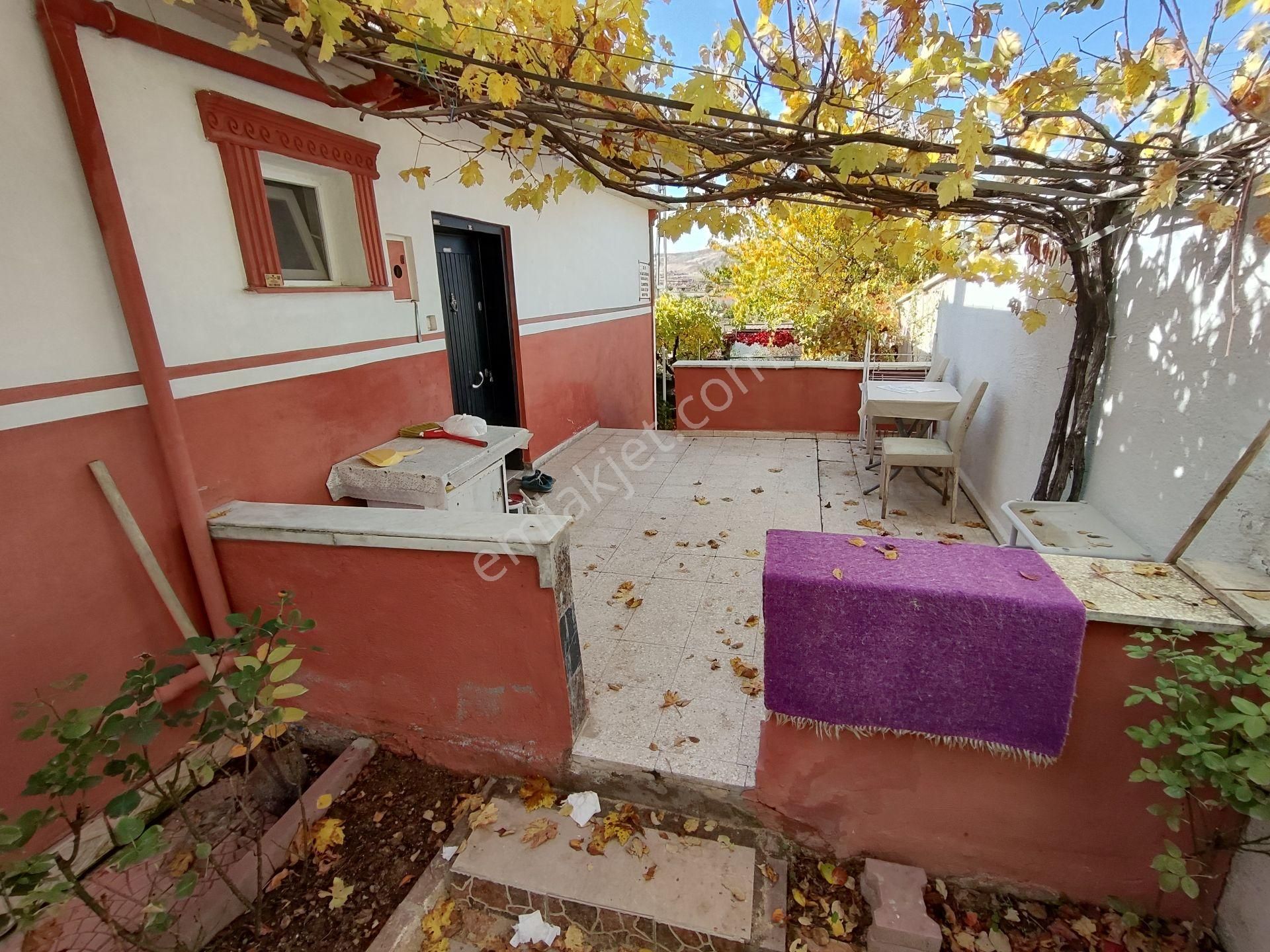 Sirkeli'de İçerisinde 2+1 Tapulu Müstakil Ev Bulunan 743m2 İmarlı Villa Parseli Tuğrul Emlaktan - Görsel 24