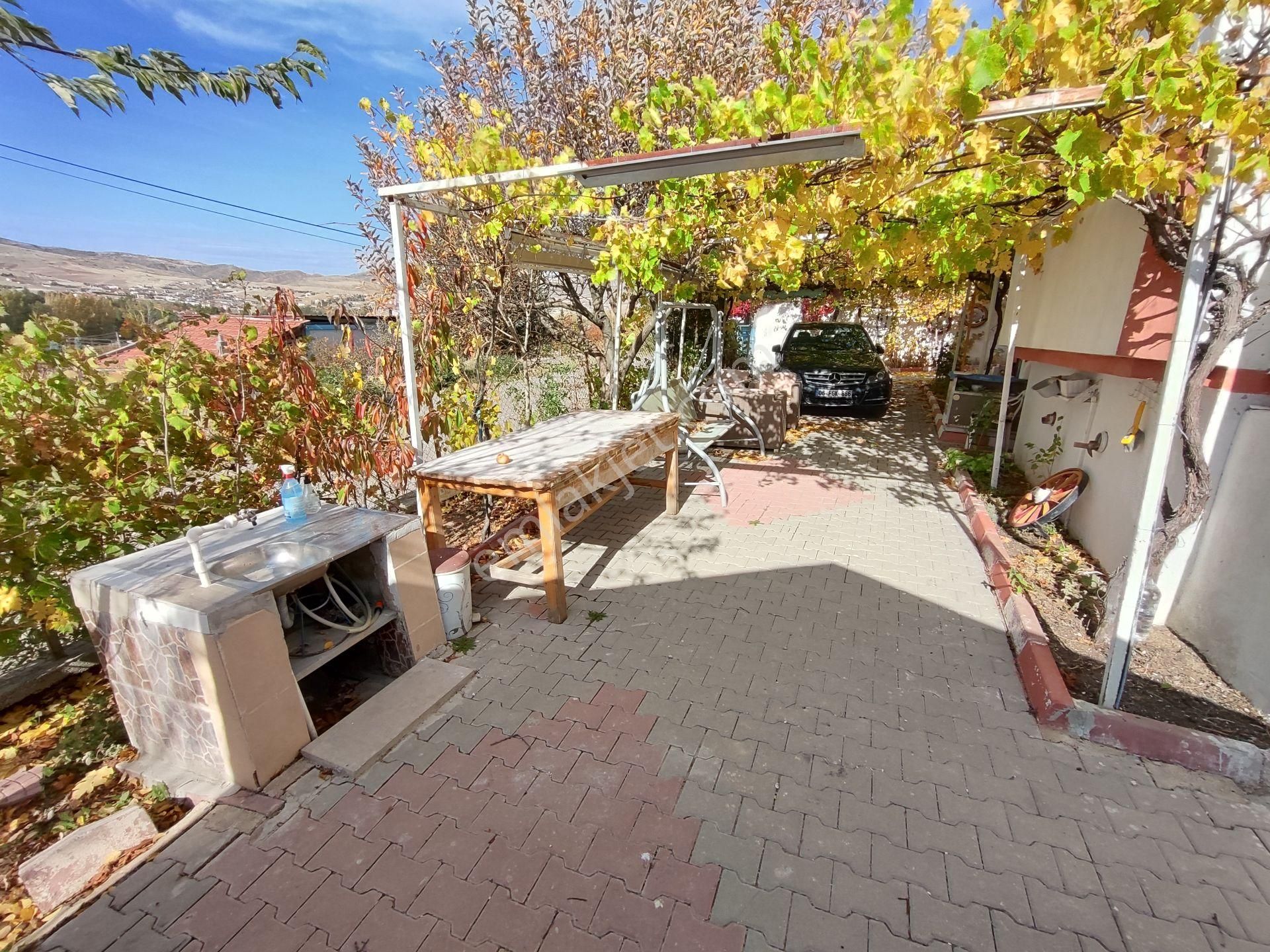 Sirkeli'de İçerisinde 2+1 Tapulu Müstakil Ev Bulunan 743m2 İmarlı Villa Parseli Tuğrul Emlaktan - Görsel 3