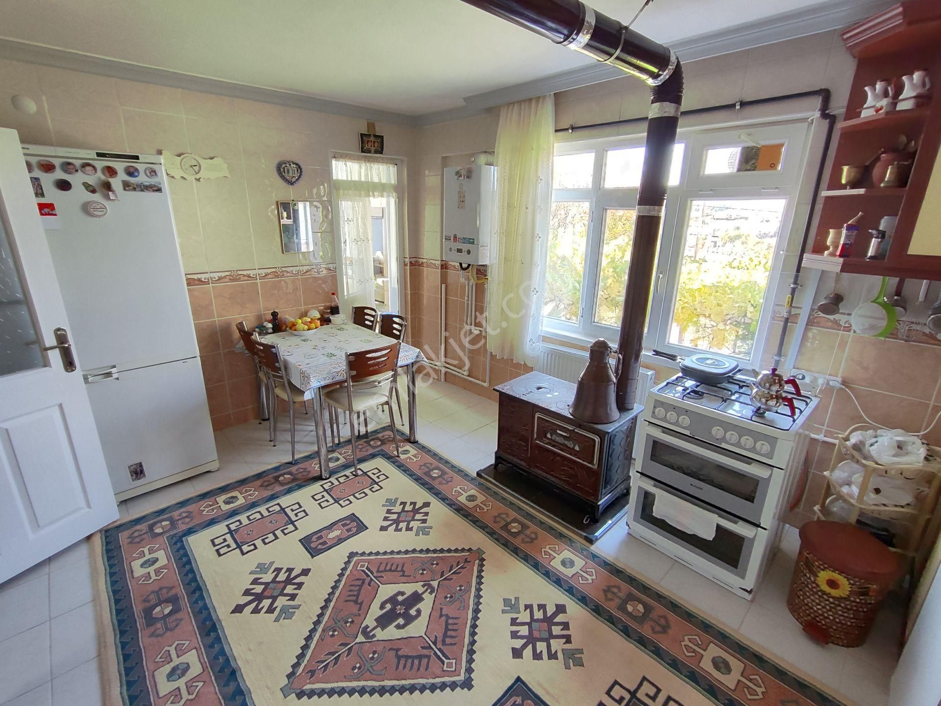 Sirkeli'de İçerisinde 2+1 Tapulu Müstakil Ev Bulunan 743m2 İmarlı Villa Parseli Tuğrul Emlaktan - Görsel 4