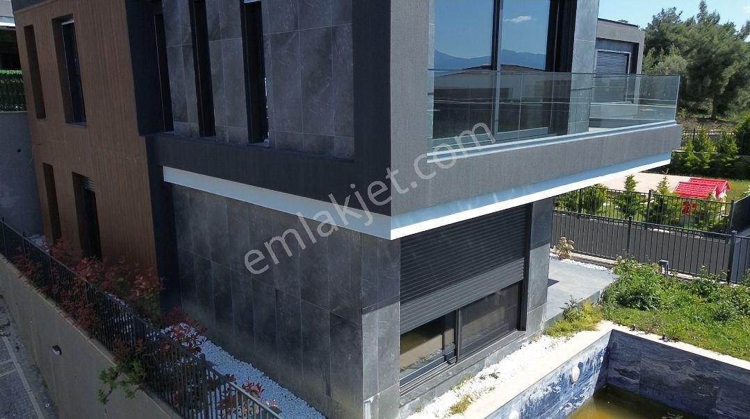 Kuşadası Soğucak'ta Deniz Manzaralı Trıbleks Akıllı Villa - Görsel 5