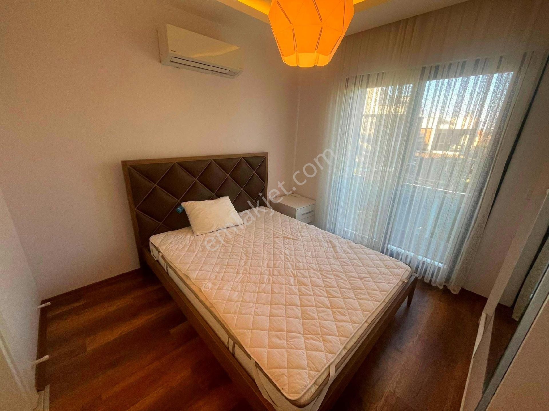 Kuşadasında Plaja Yakın Havuzlu Sitede Otoparklı Bahçeli 3+1 Yazlık - Görsel 24