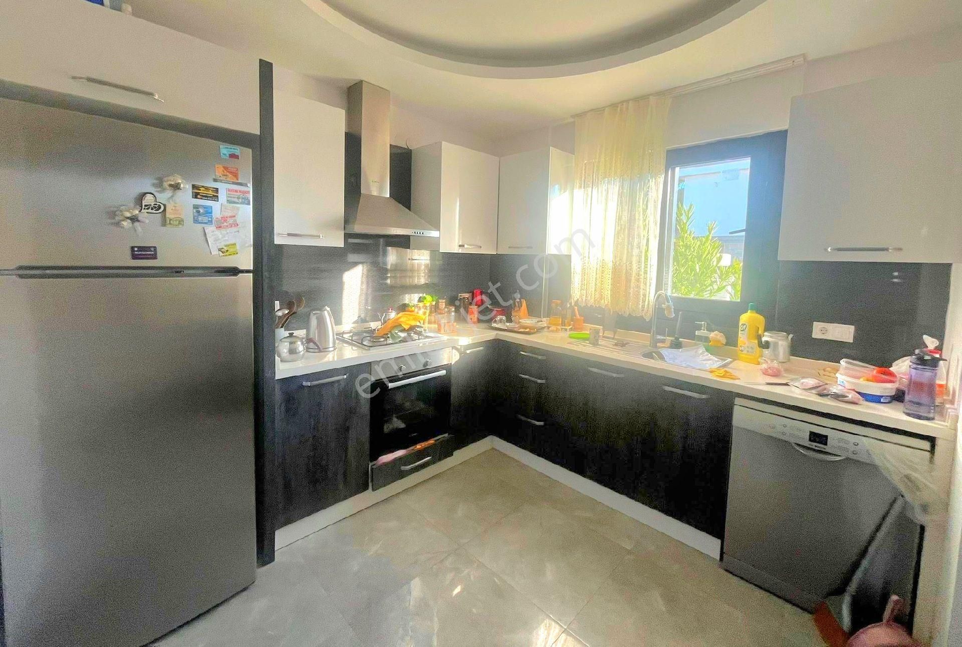 Kuşadasında Plaja Yakın Havuzlu Sitede Otoparklı Bahçeli 3+1 Yazlık - Görsel 26