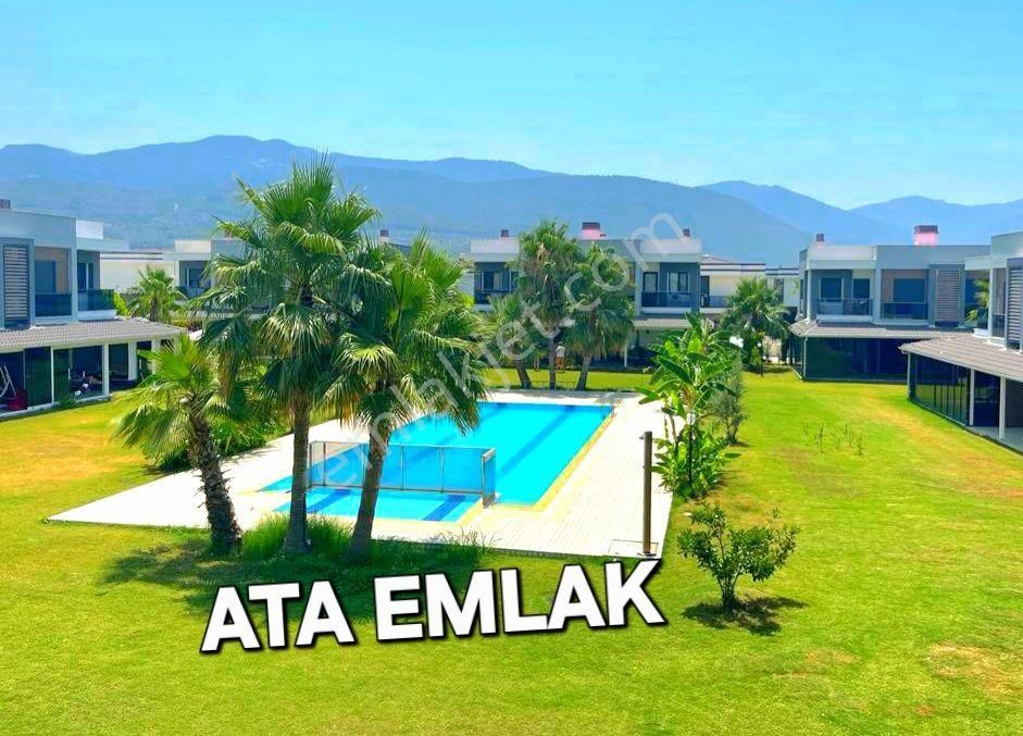 Kuşadasında Plaja Yakın Havuzlu Sitede Otoparklı Bahçeli 3+1 Yazlık - Görsel 2