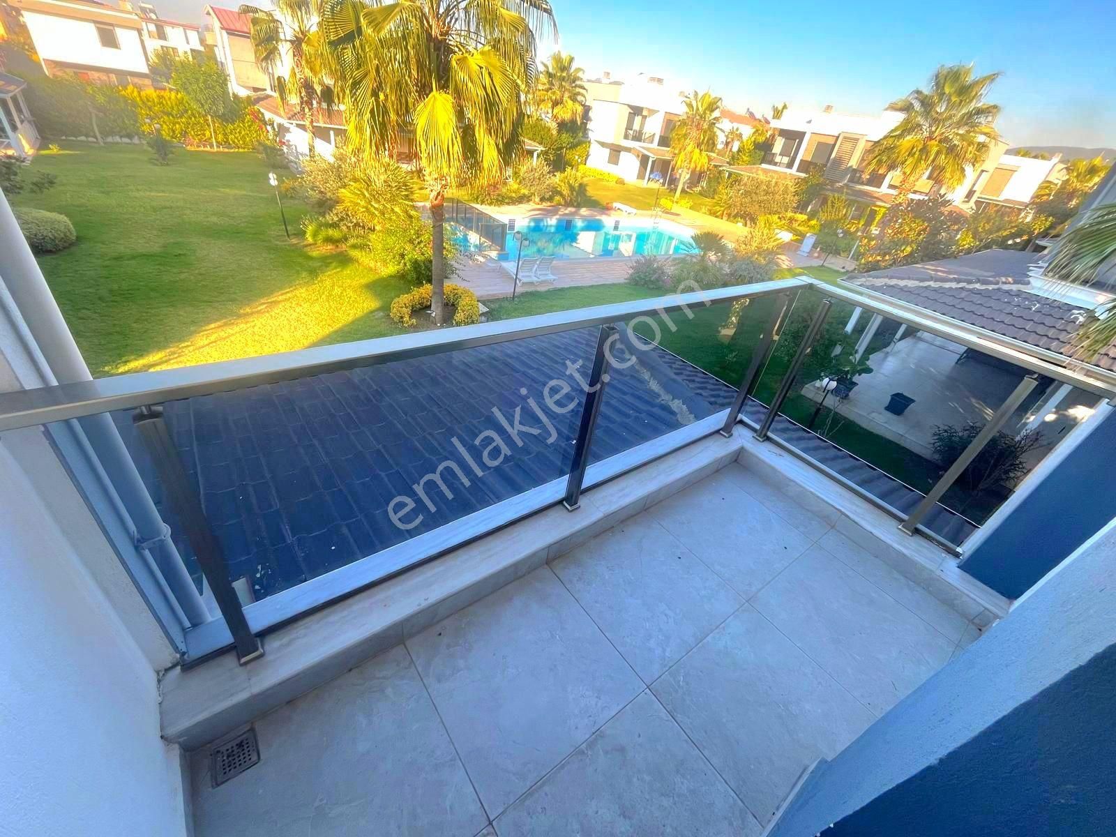 Kuşadasında Plaja Yakın Havuzlu Sitede Otoparklı Bahçeli 3+1 Yazlık - Görsel 30