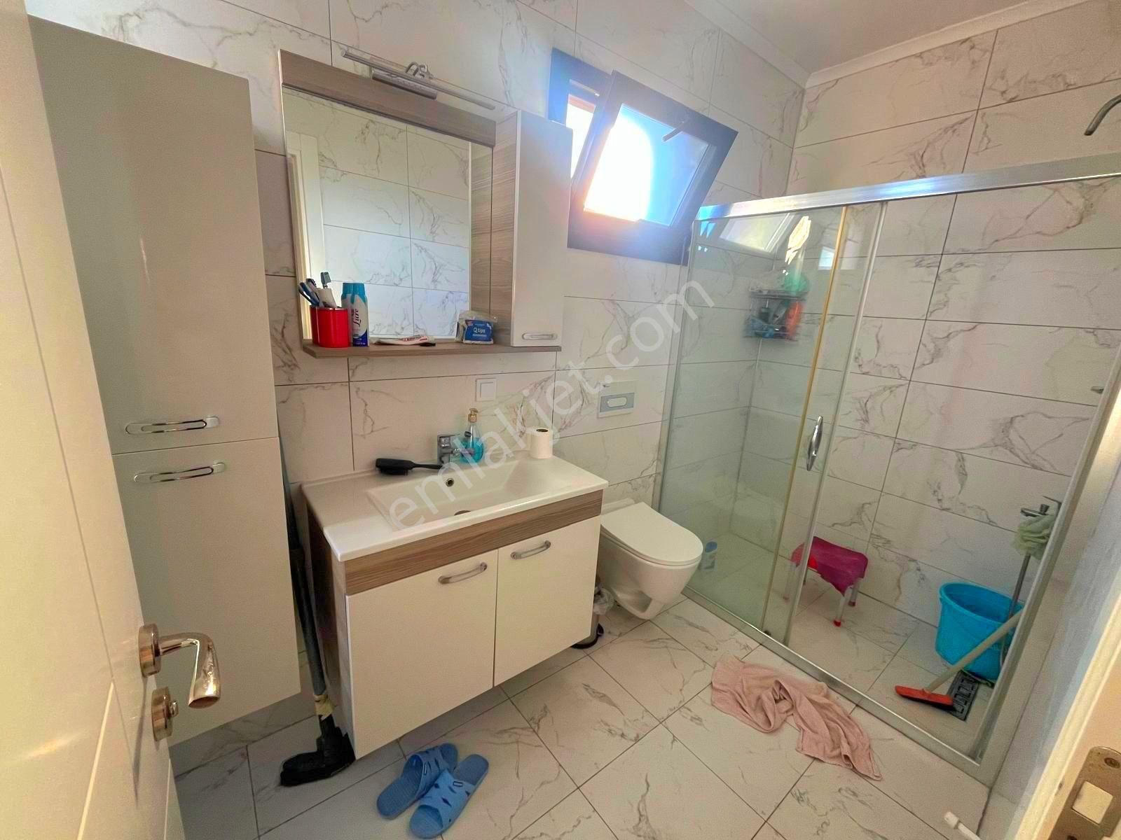 Kuşadasında Plaja Yakın Havuzlu Sitede Otoparklı Bahçeli 3+1 Yazlık - Görsel 15